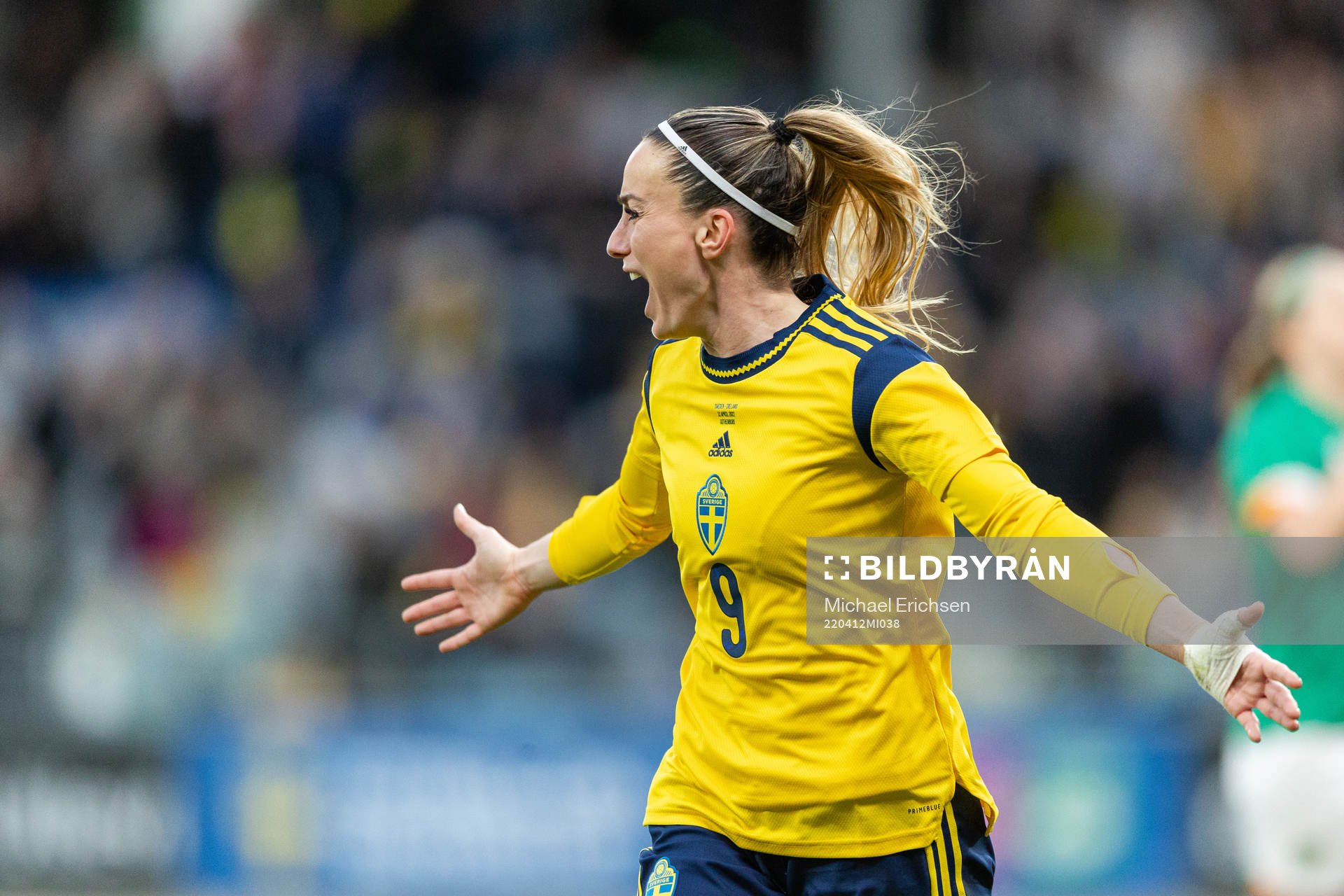 Kosovare Asllani of Sweden celebrates the 1-1 goal