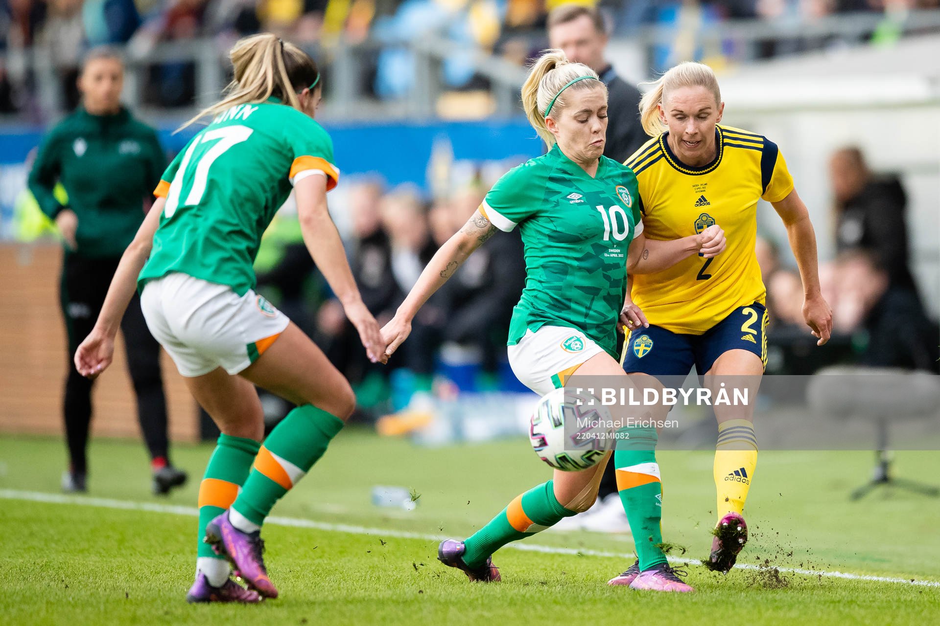 Denise O'Sullivan of Ireland and Jonna Andersson of Sweden during the FIFA Women's World Cup Qualifier football match between Sweden and Ireland on April 12, 2022 in Göteborg.