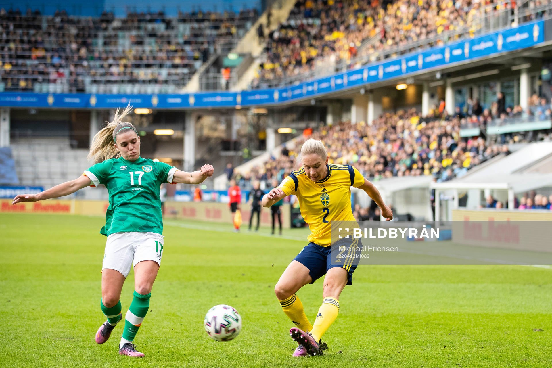 Jamie Finn of Ireland and Jonna Andersson of Sweden