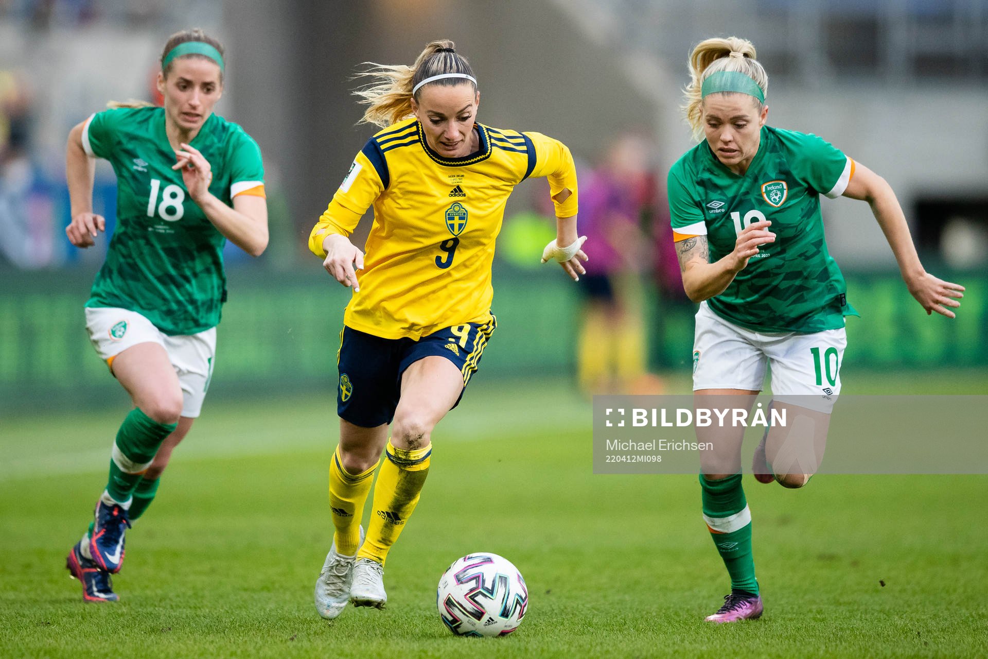 Chloe Mustaki and Denise O'Sullivan chasing Kosovare