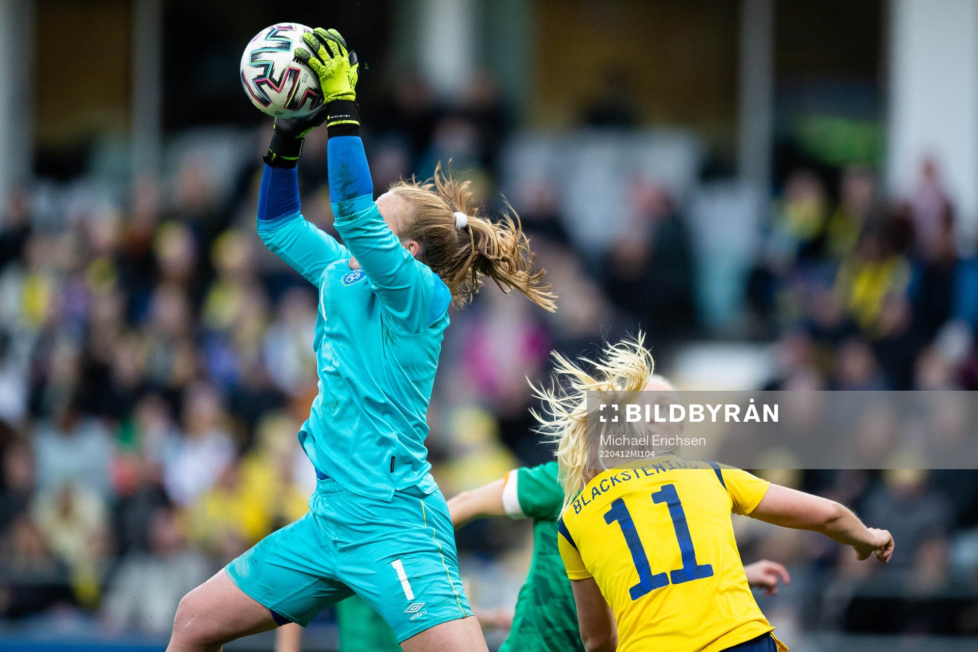 Goalkeeper Courtney Brosnan of Ireland