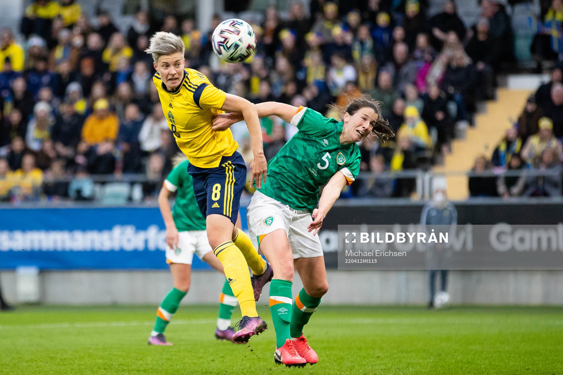 Lina Hurtig of Sweden and Niamh Fahey of Ireland