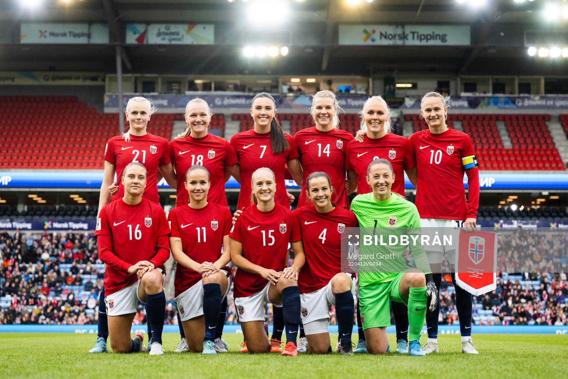The starting eleven of Norway pose for a team photo