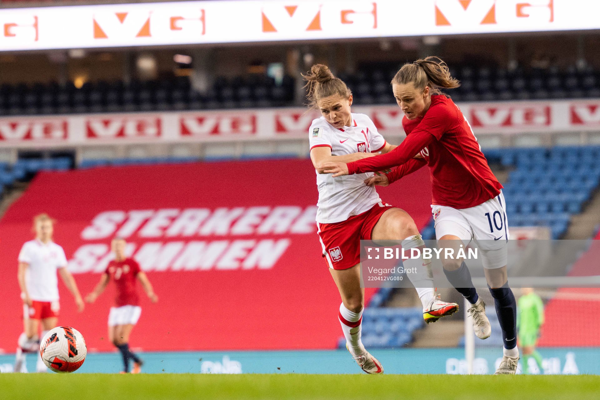 KAnna Zapala of Poland and Caroline Graham Hansen of Norway