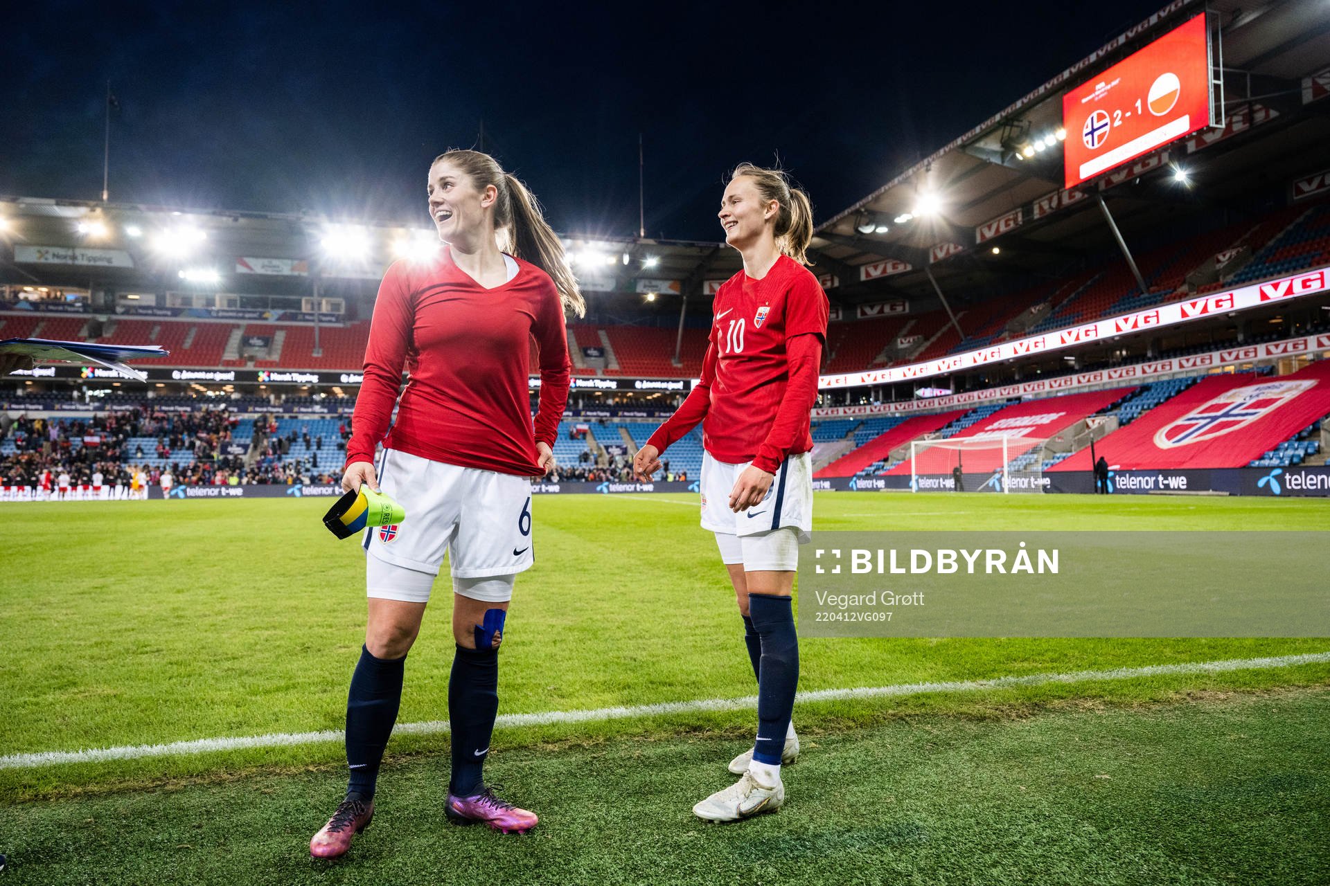 Maren Mjelde and Caroline Graham Hansen of Norway celebrates