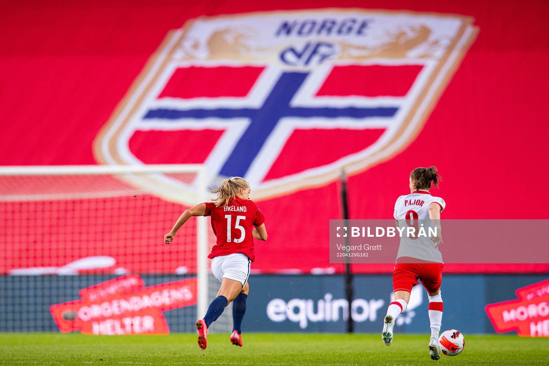 Amalie Eikeland of Norway and Ewa Pajor of Poland