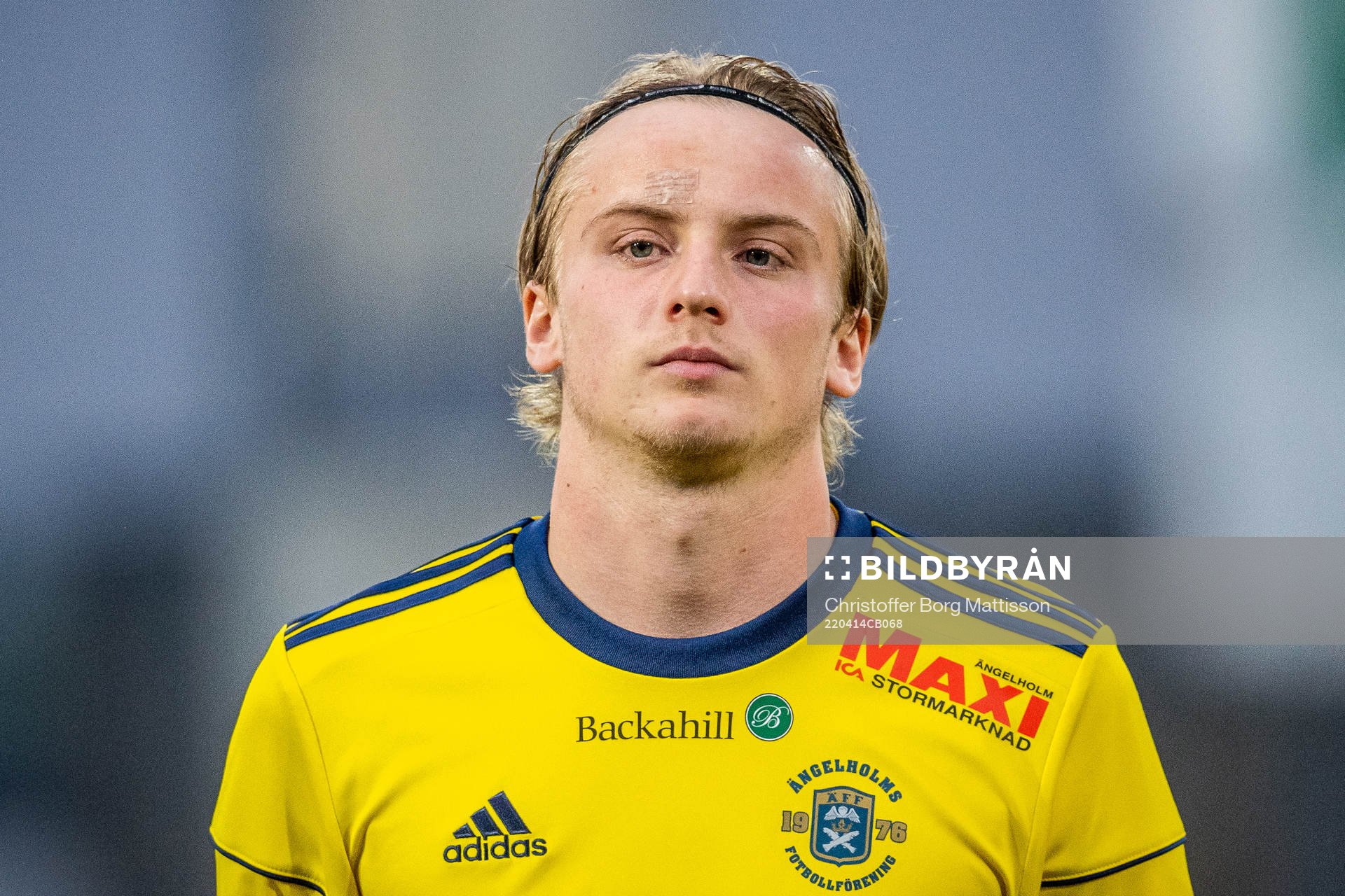 Ängelholms Hannes Lennartsson under fotbollsmatchen i Division 1 södra mellan Ängelholms FF och Qviding FIF den 14 april 2022 i Ängelholm.