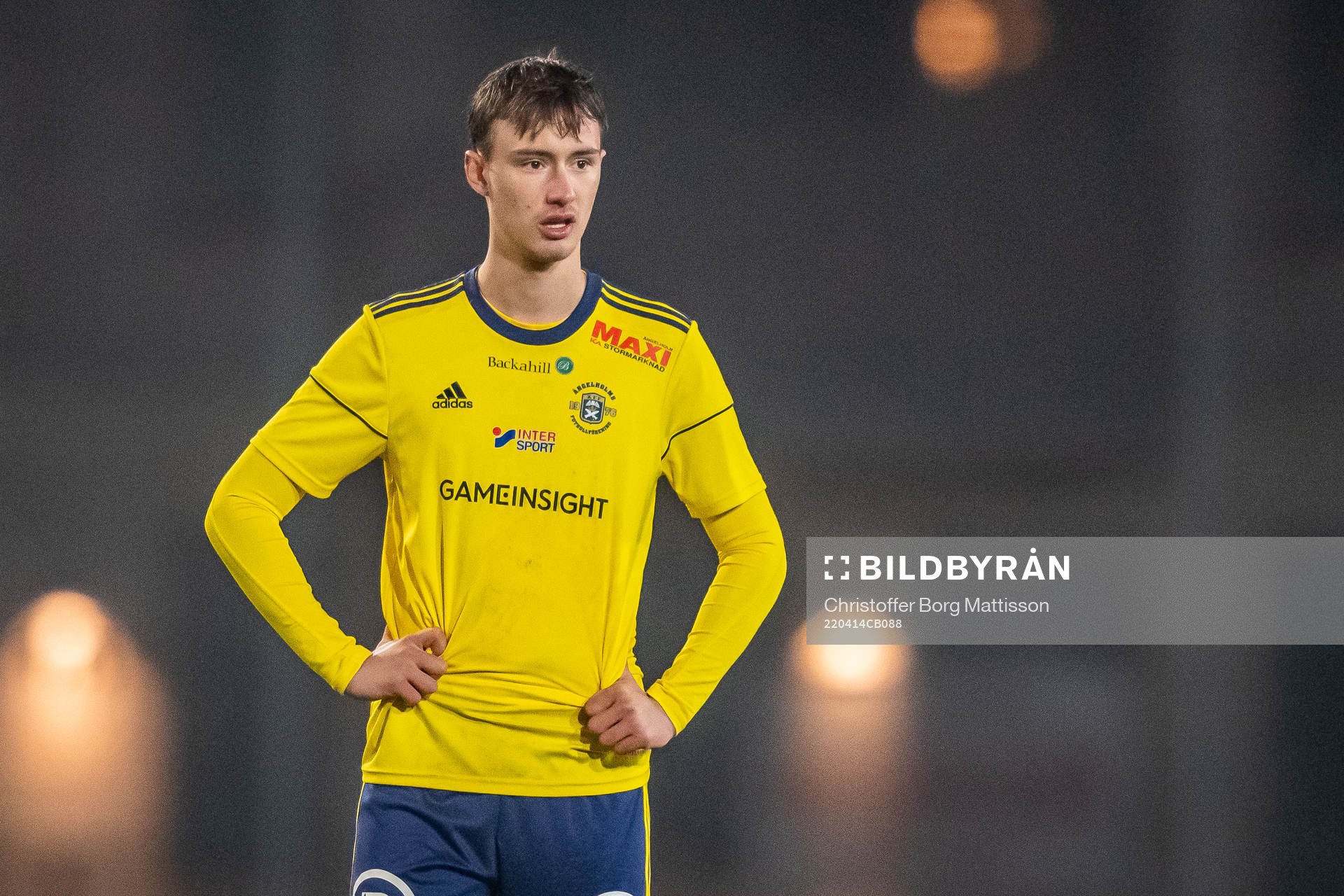 Ängelholms Carl Norberg under fotbollsmatchen i Division 1 södra mellan Ängelholms FF och Qviding FIF den 14 april 2022 i Ängelholm.