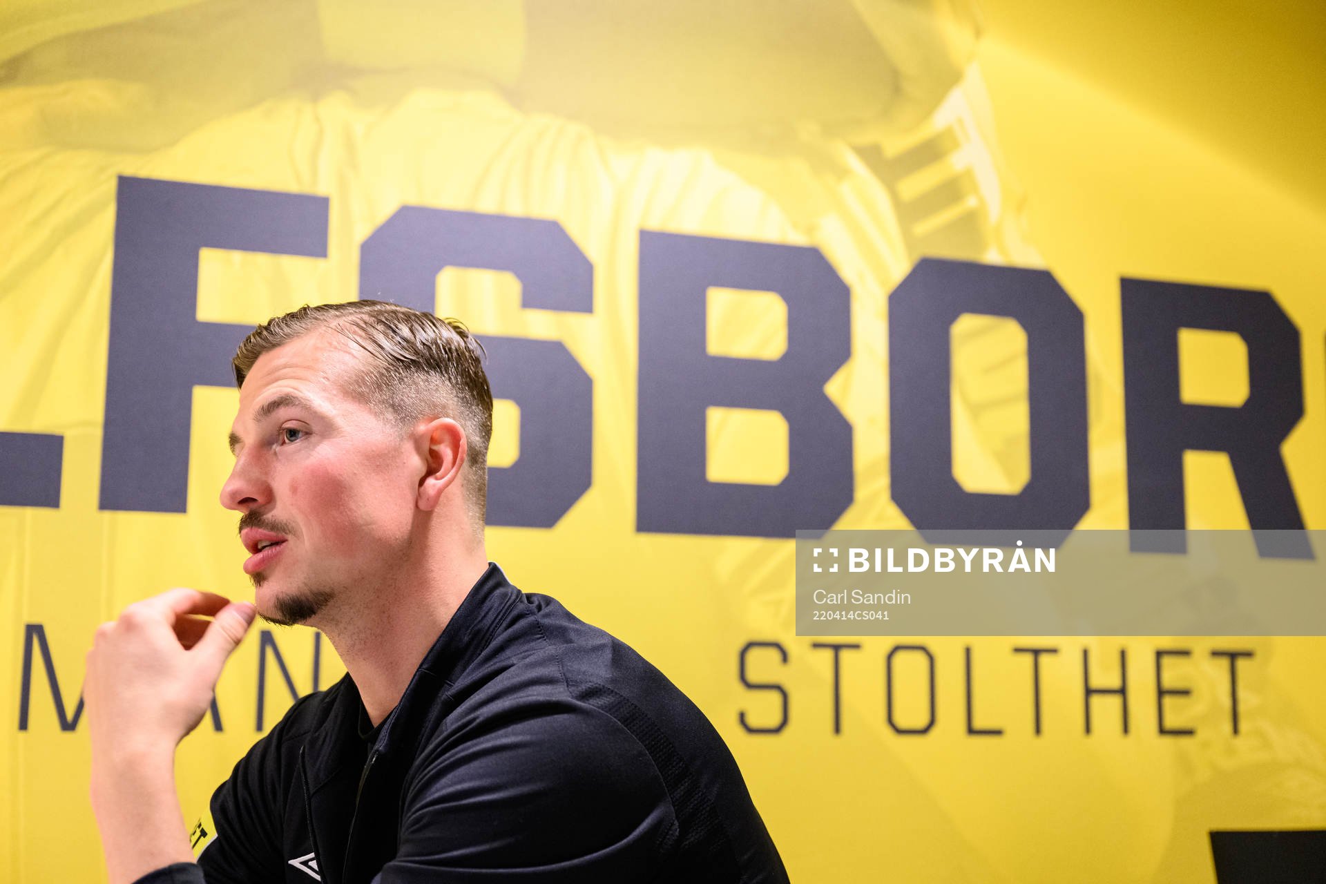 Elfsborgs Simon Olsson blir intervjuad