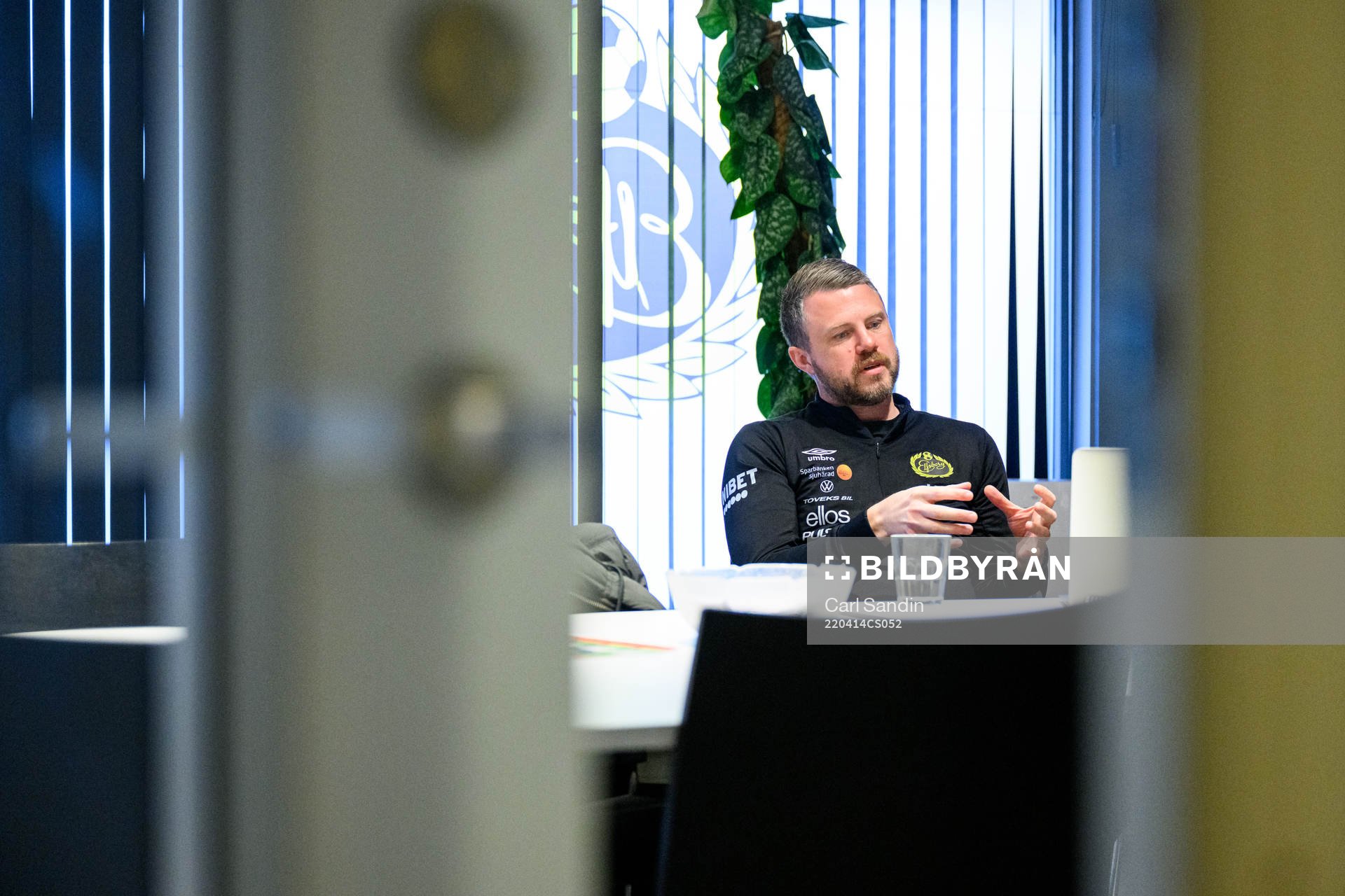 Elfsborgs manager Jimmy Thelin blir intervjuad