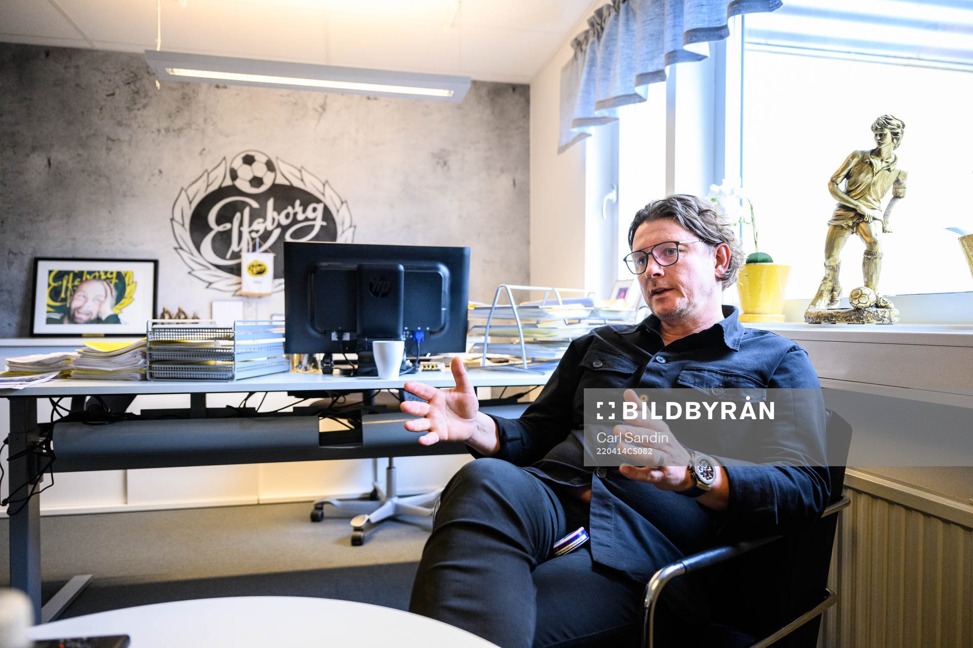 Elfsborgs sportchef Stefan Andreasson blir intervjuad