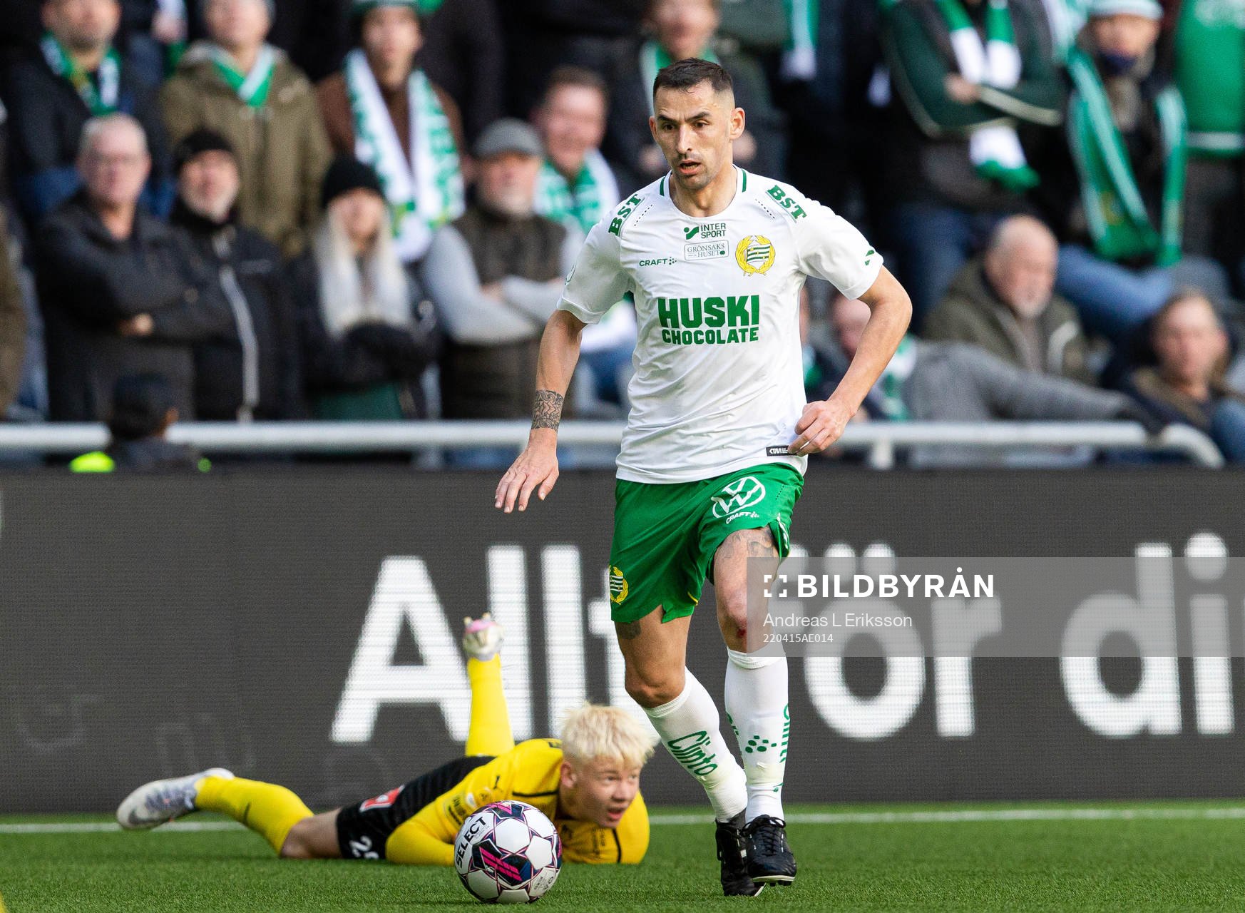 Hammarbys Loret Sadiku och Mjällbys Otto Rosengren