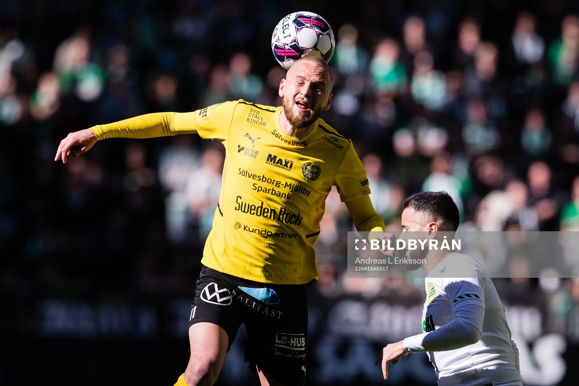 Mjällbys Adam Ståhl och Hammarbys Mohanad Jeahze