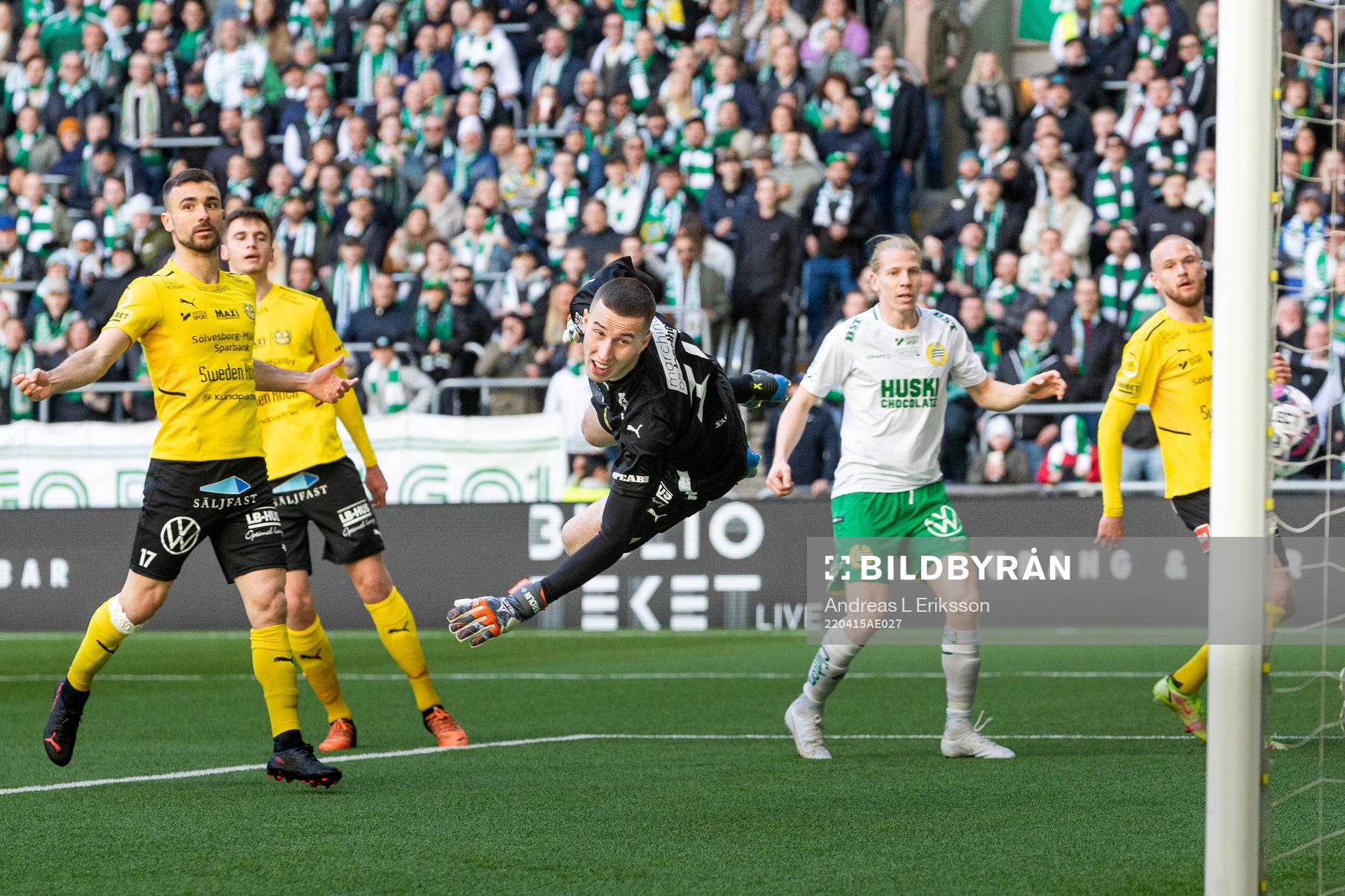 Hammarbys Gustav Ludwigson gör 1-0 bakom Mjällbys Carlos