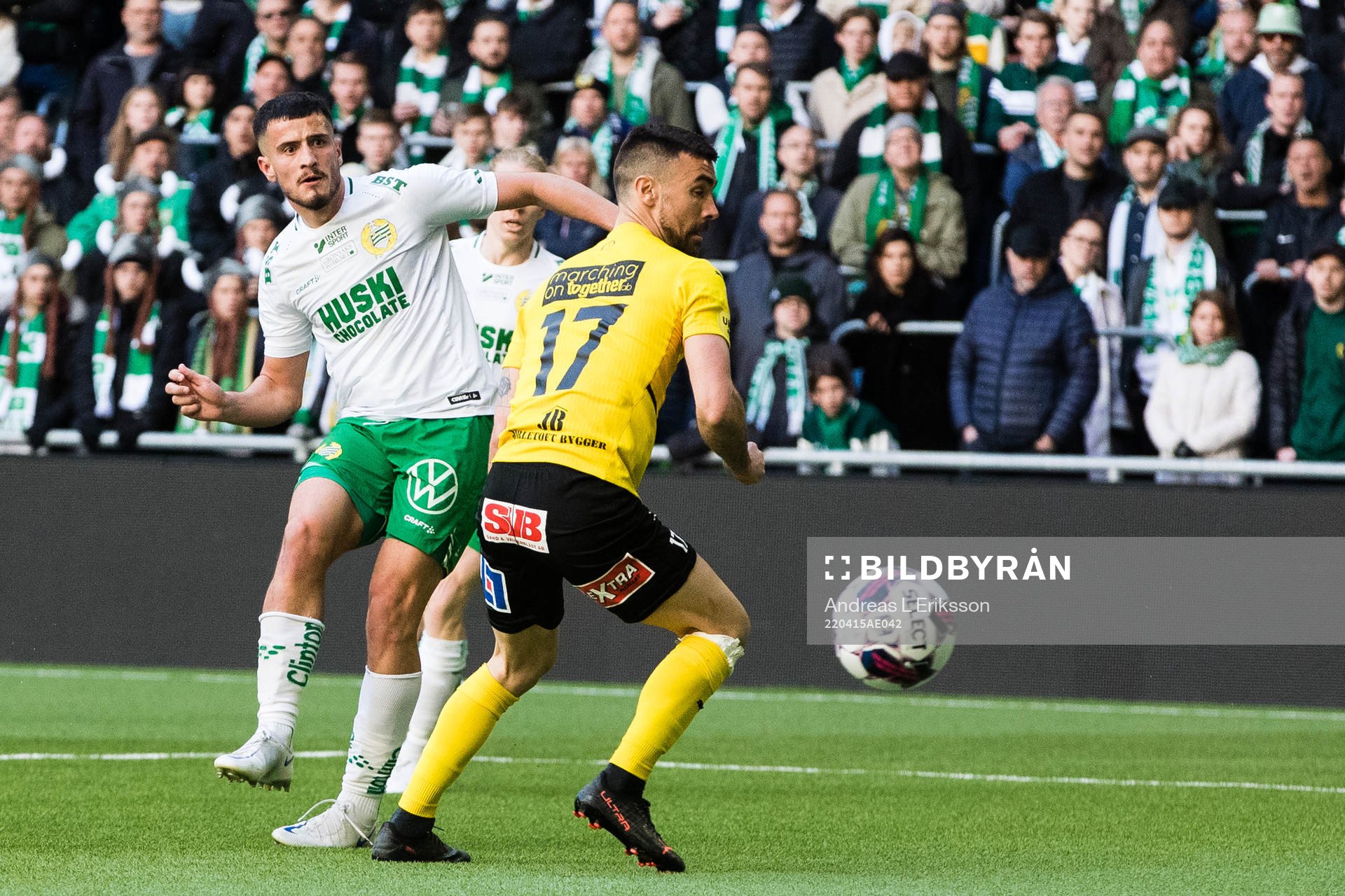 Hammarbys Astrit Selmani med ett skott fröbi Mjällbys