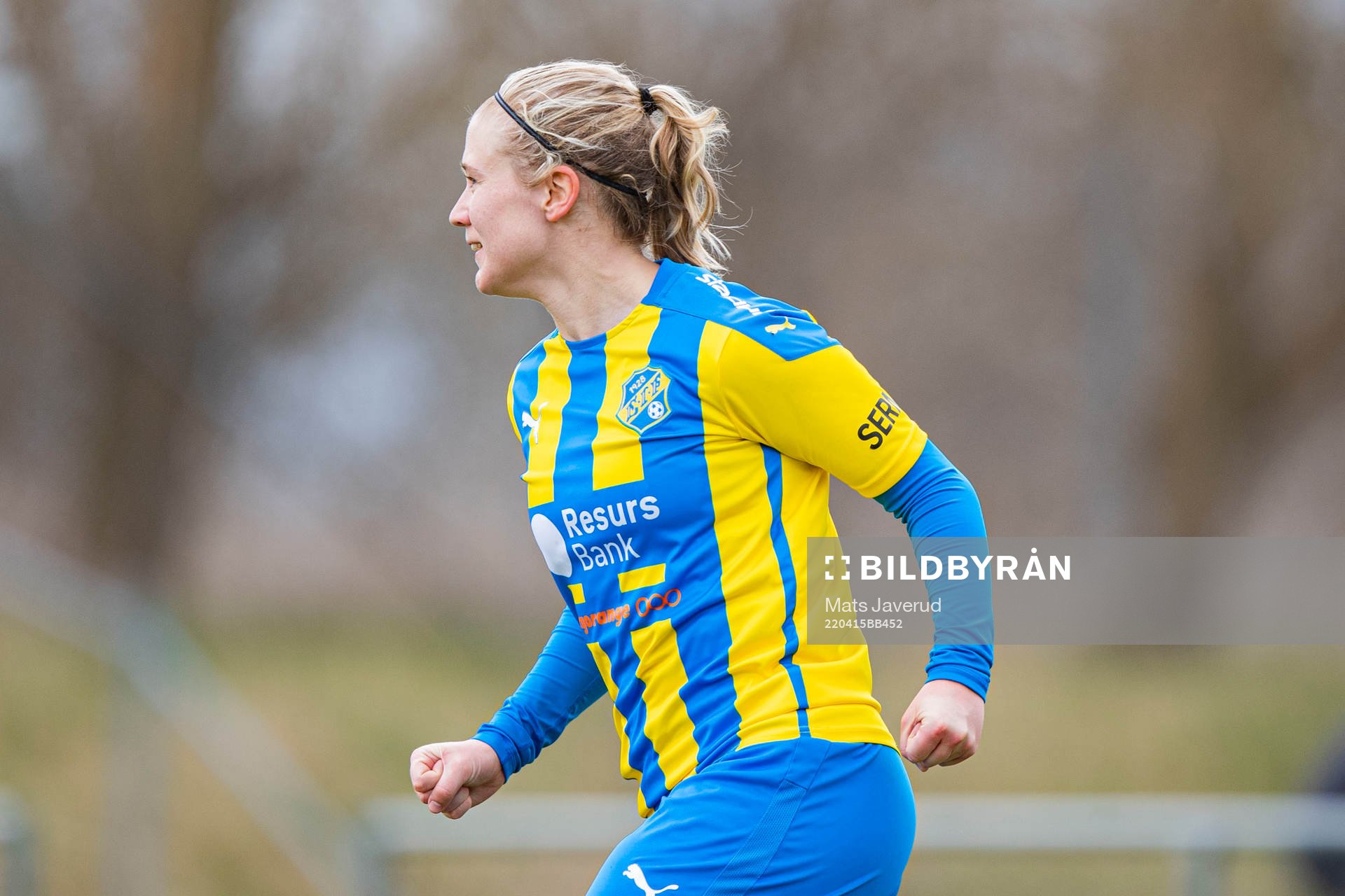 Eskilsminnes Julia Lennartsson jublar efter 4-0 under fotbollsmatchen i Division 1 södra mellan Eskilsminne och Södra Sandby den 15 april 2022 i Helsingborg.