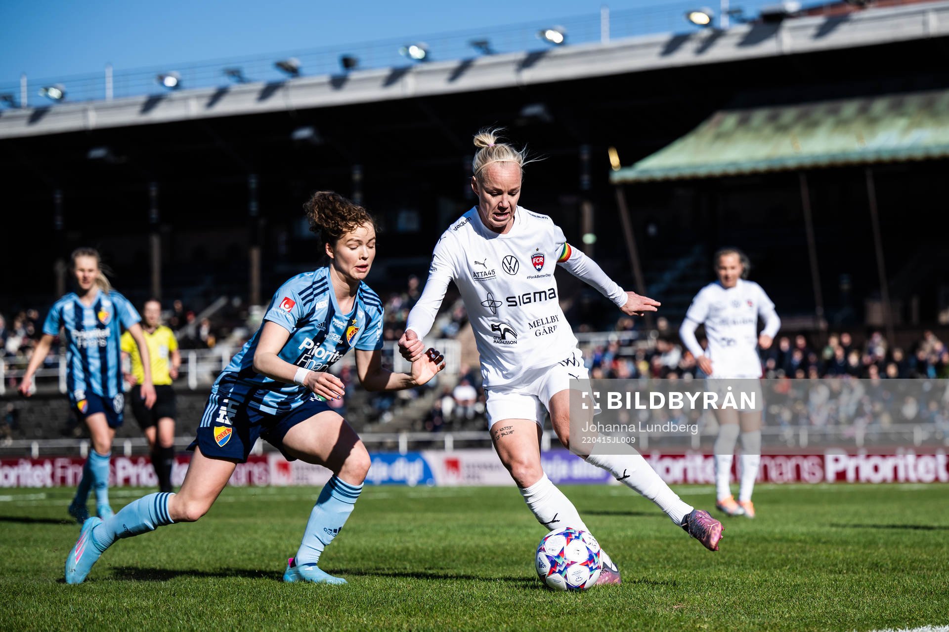 Djurgårdens Julia Walentowicz och Rosengårds Caroline