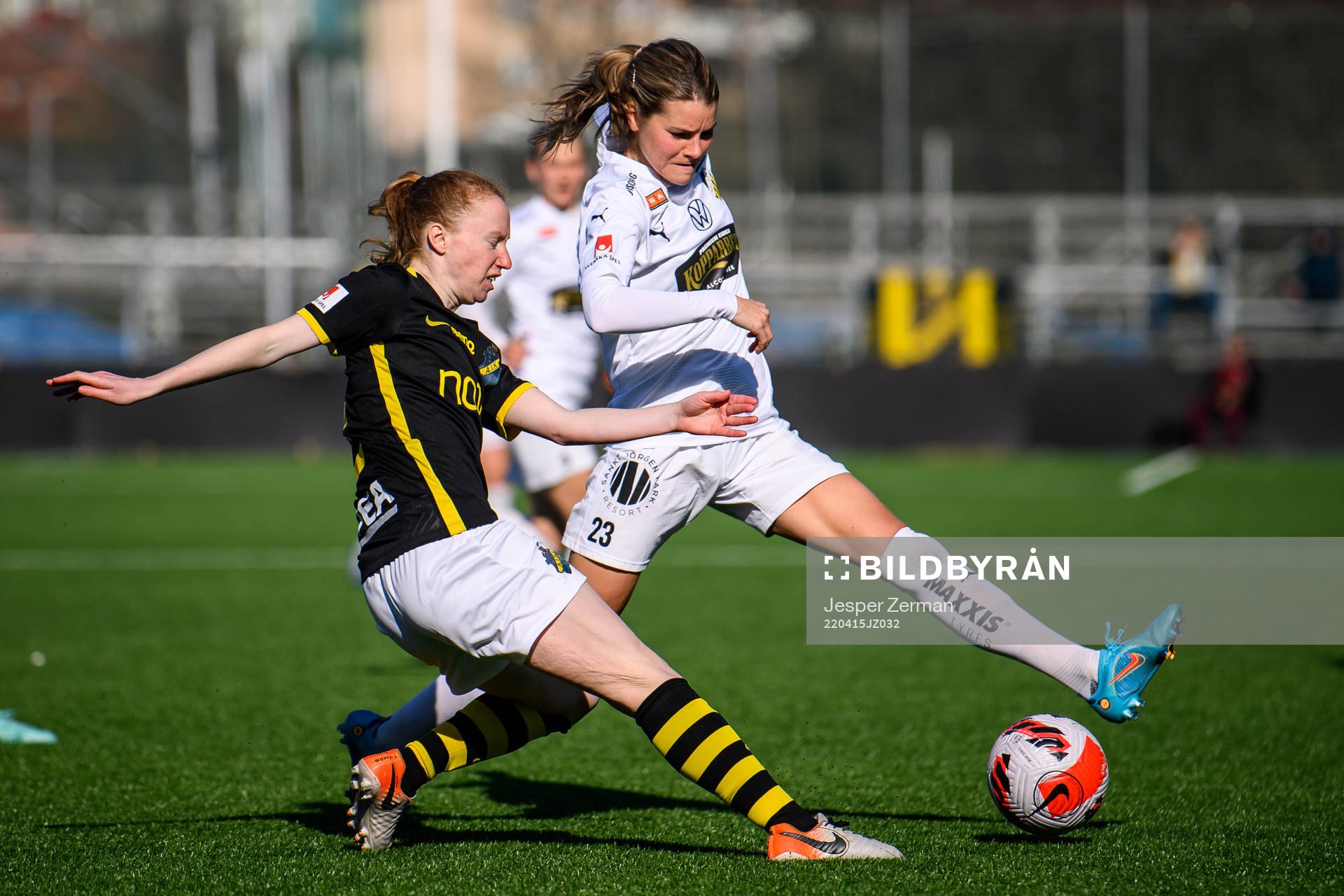 s Caroline Murray och Häckens Andrine Stolsmo Hegerberg