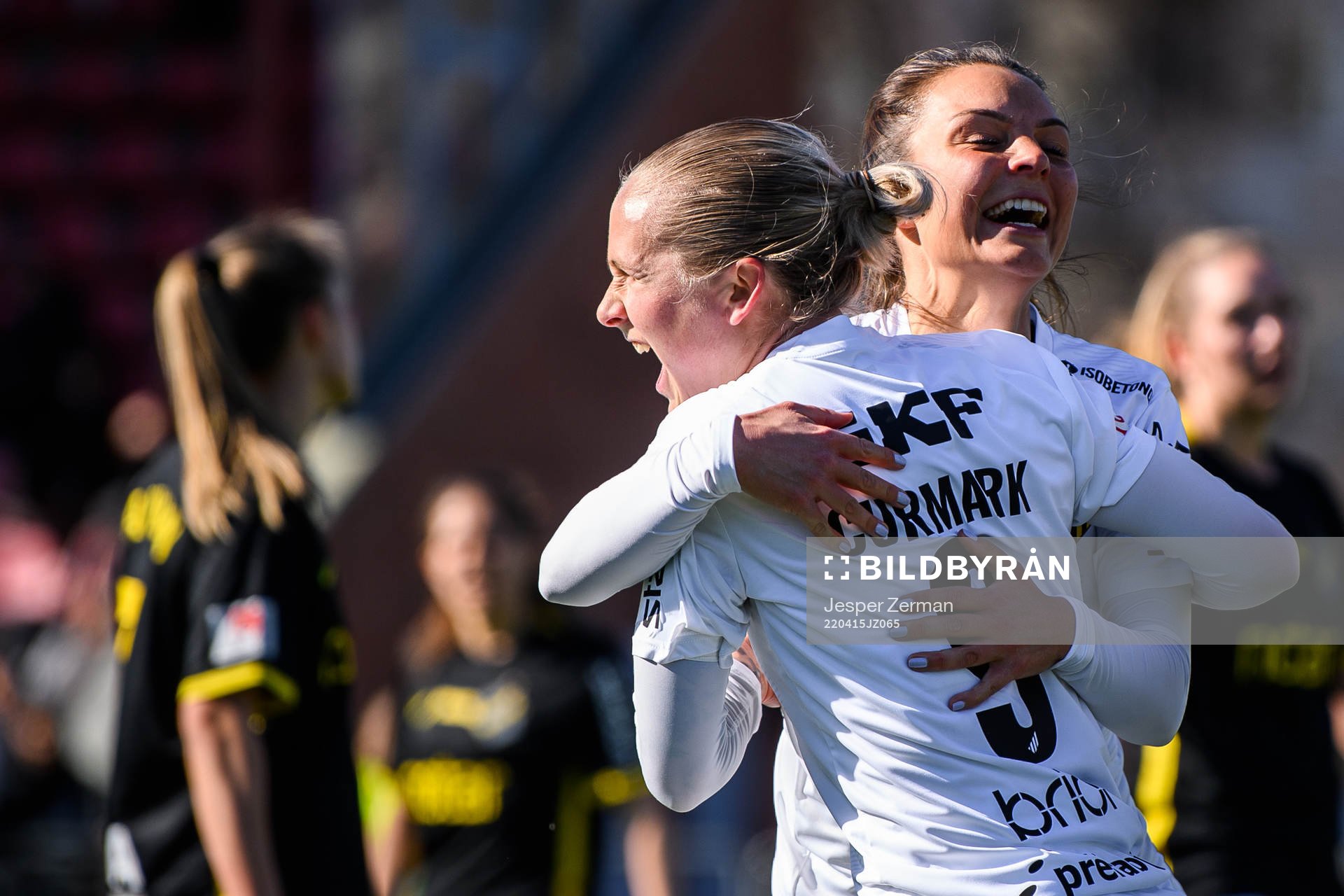 Häckens Filippa Curmark jublar
