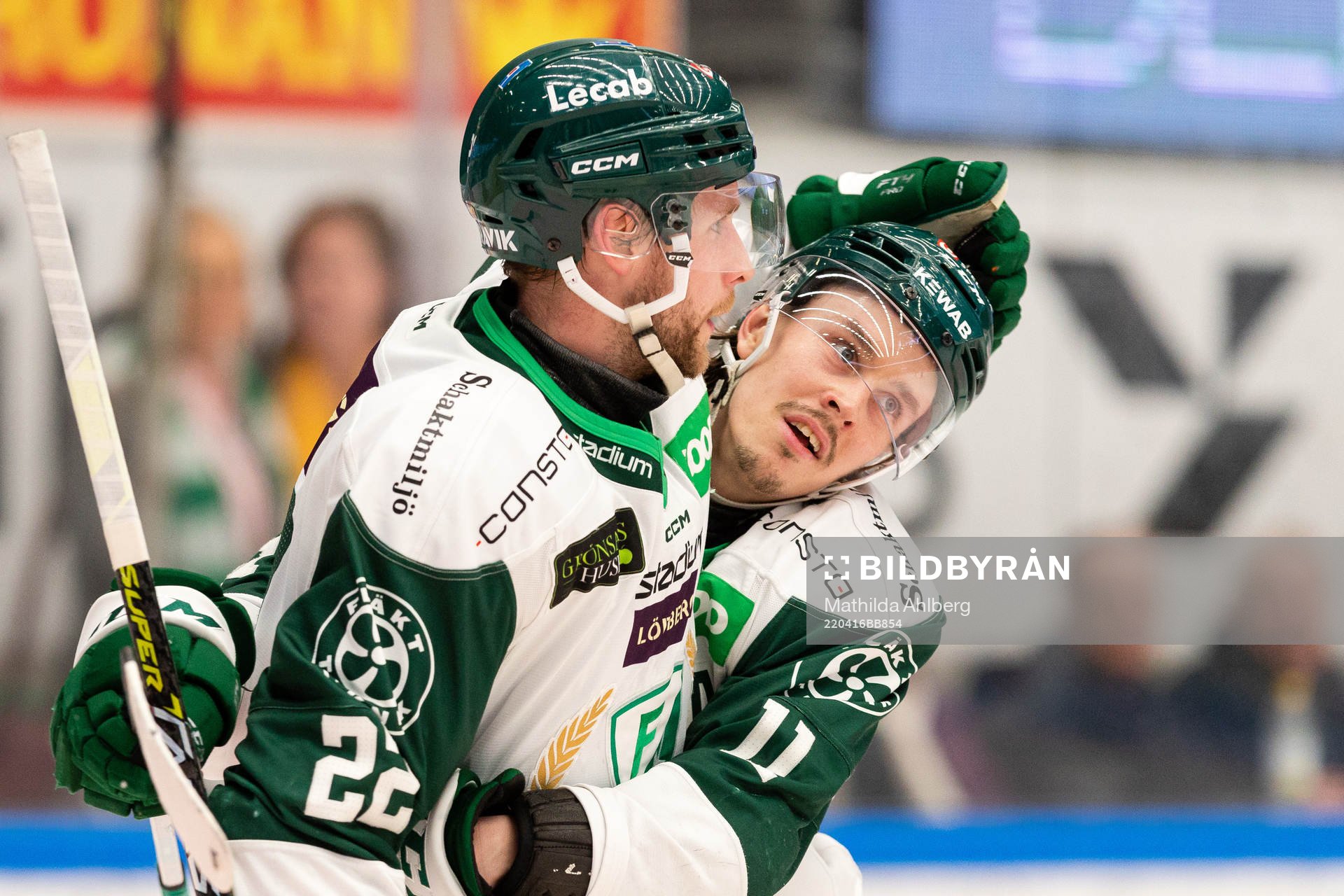 Färjestads Per Åslund och Joakim Nygård jublar