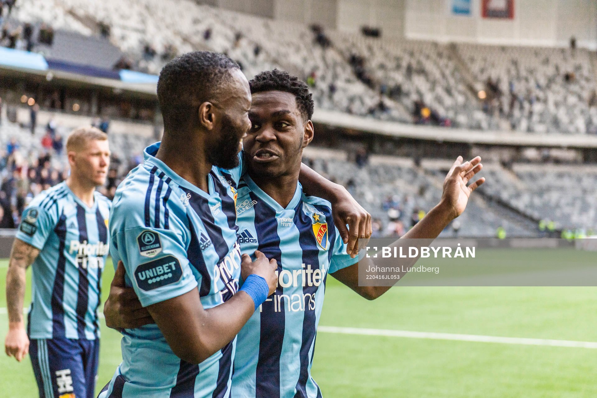 Djurgårdens Emmanuel Banda och Joel Asoro jublar