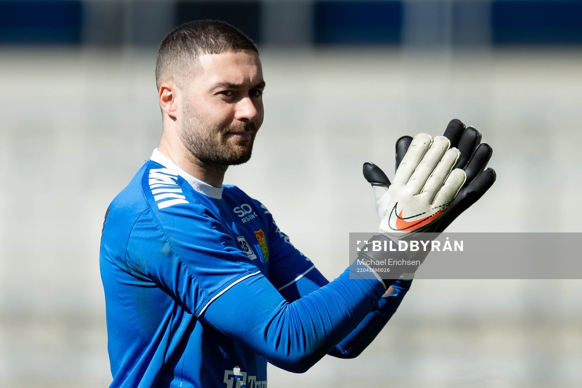 GAIS målvakt Mergim Krasniqi jublar efter  fotbollsmatchen i Ettan Södra mellan GAIS och Tvååkers IF den 16 april 2022 i Göteborg. 