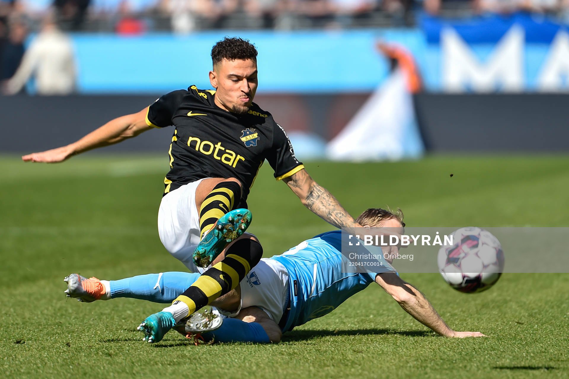 s Jordan Larsson och Malmö FFs Erdal Rakip