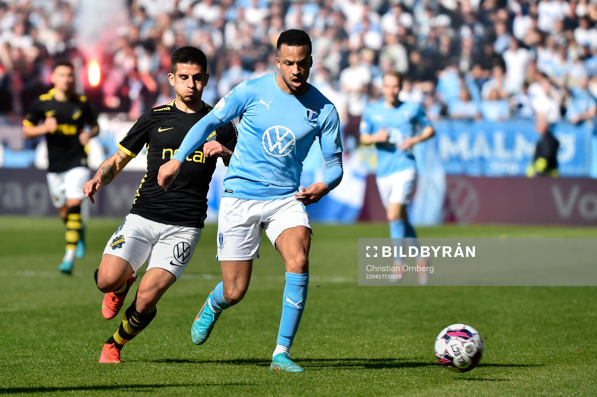s Nicolas Stefanelli och Malmö FFs Martin Olsson