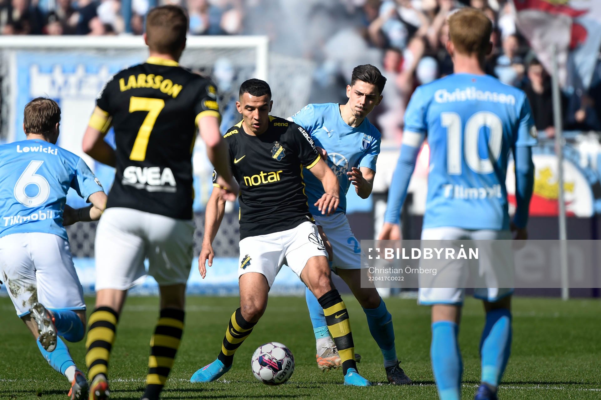 s Nabil Bahoui och Malmö FFs Dennis Hadzikadunic