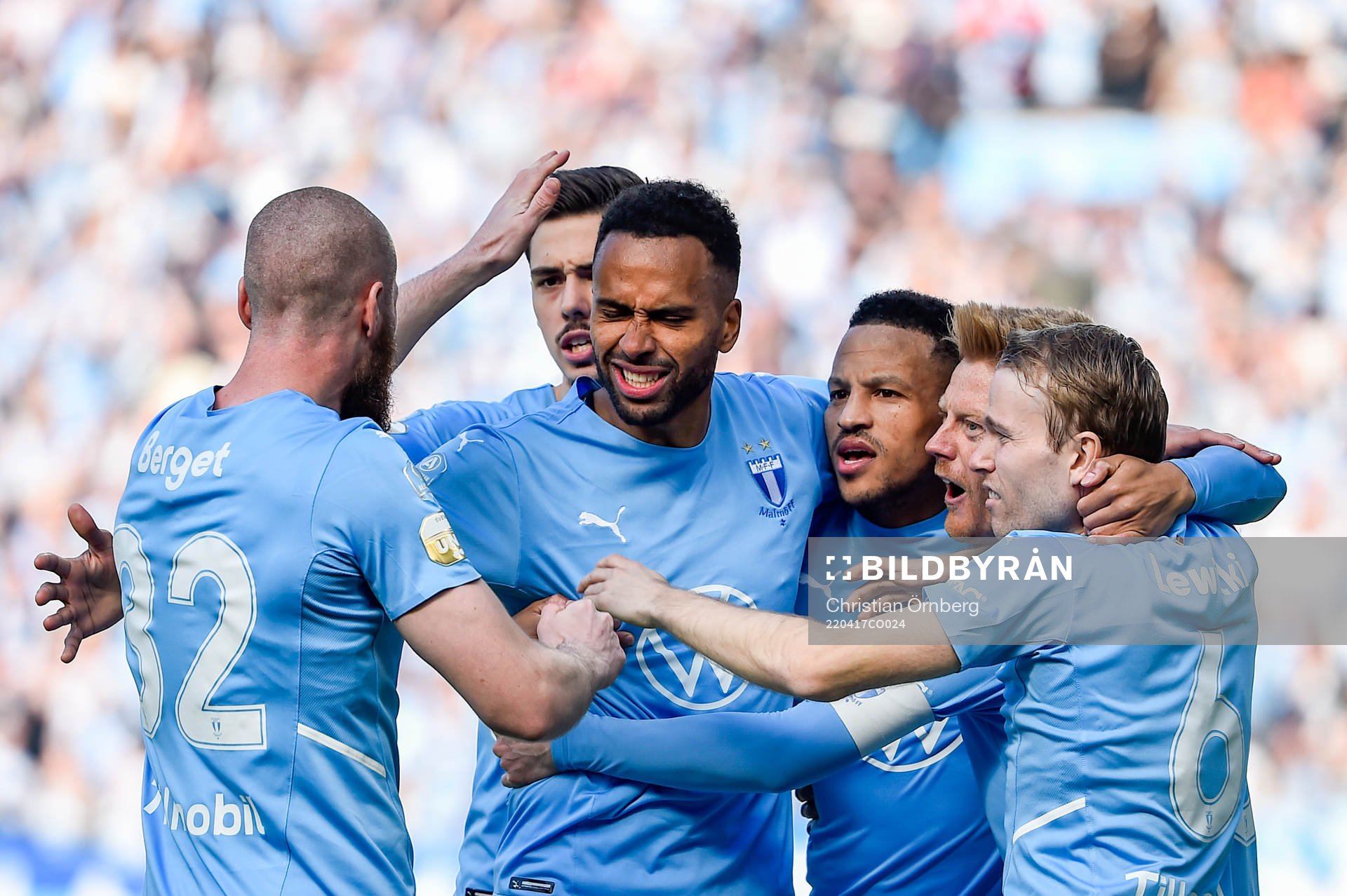 Malmö FFs Jo Inge Berget , Dennis Hadzikadunic  , Isaac