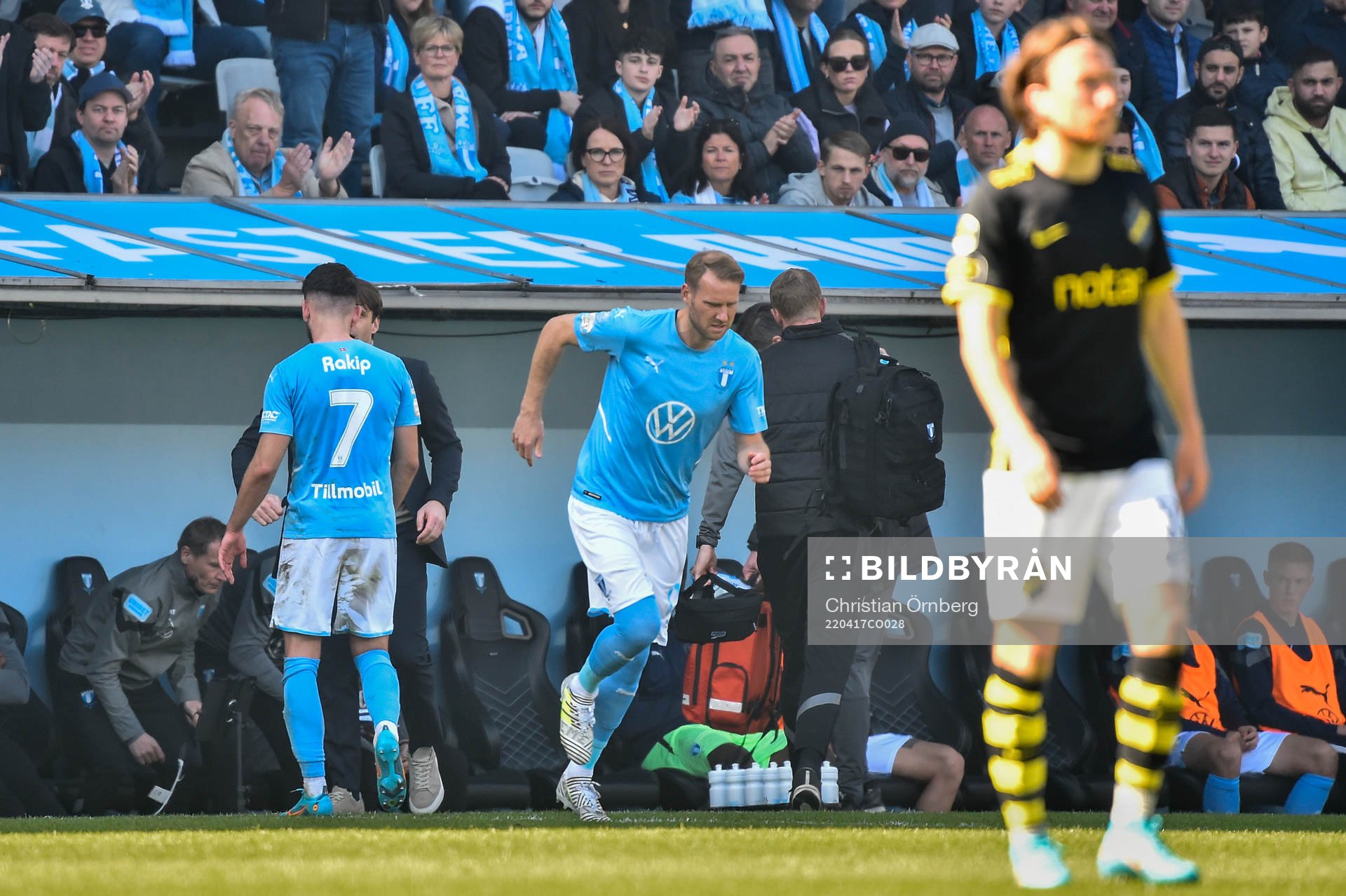 Byte mellan Malmö FFs Erdal Rakip och Ola Toivonen
