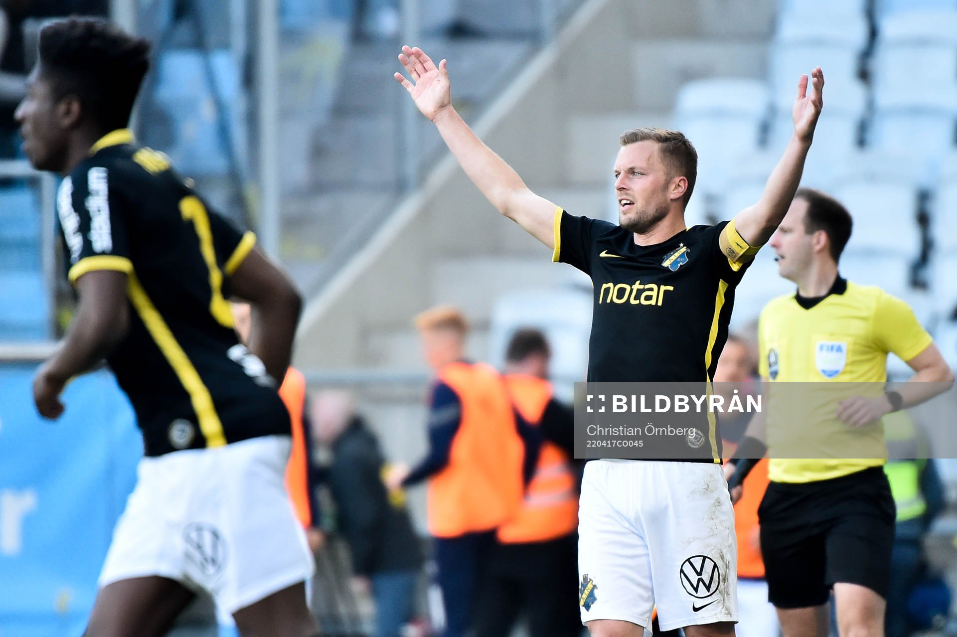 s Sebastian Larsson reagerar