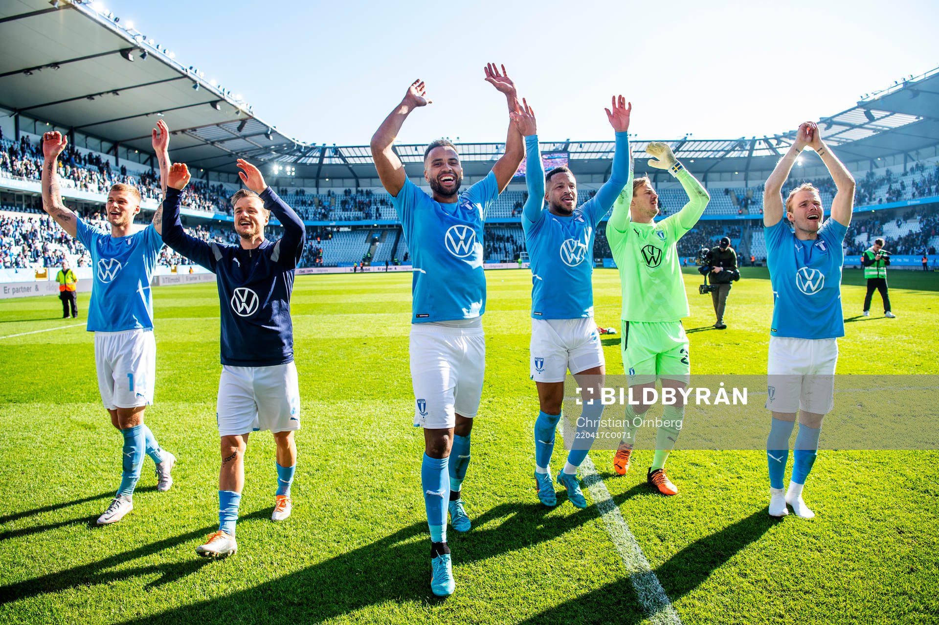 Malmö FFs Isaac Kiese Thelin jublar med lagkamraterna