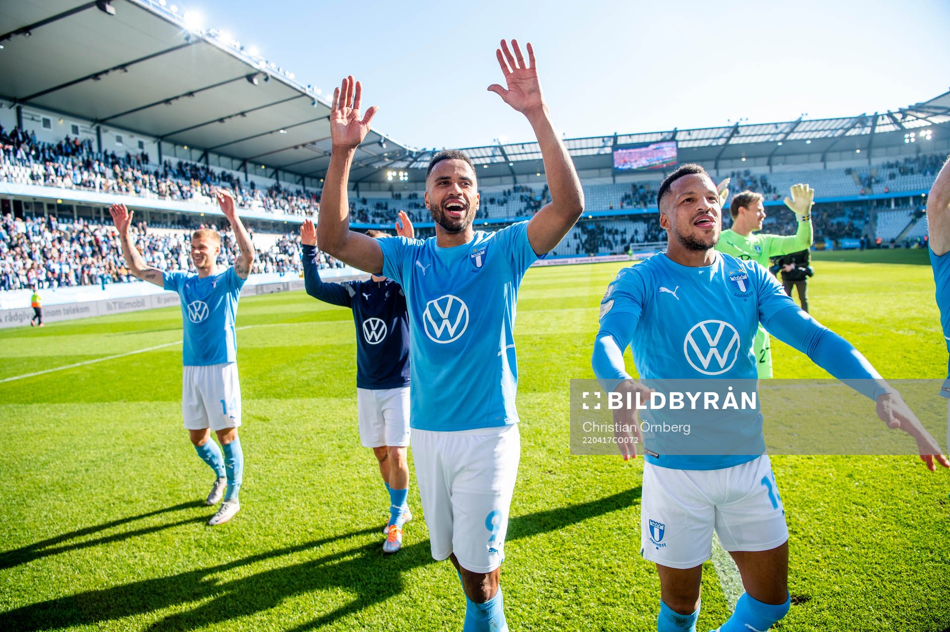 Malmö FFs Isaac Kiese Thelin och Martin Olsson jublar med