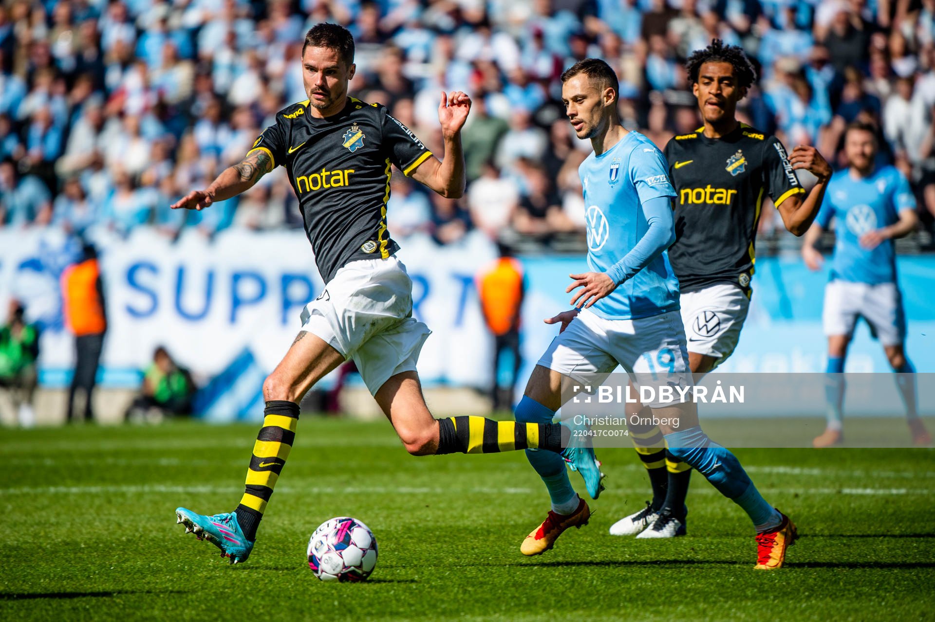 s Mikael Lustig och Malmö FFs Veljko Birmancevic