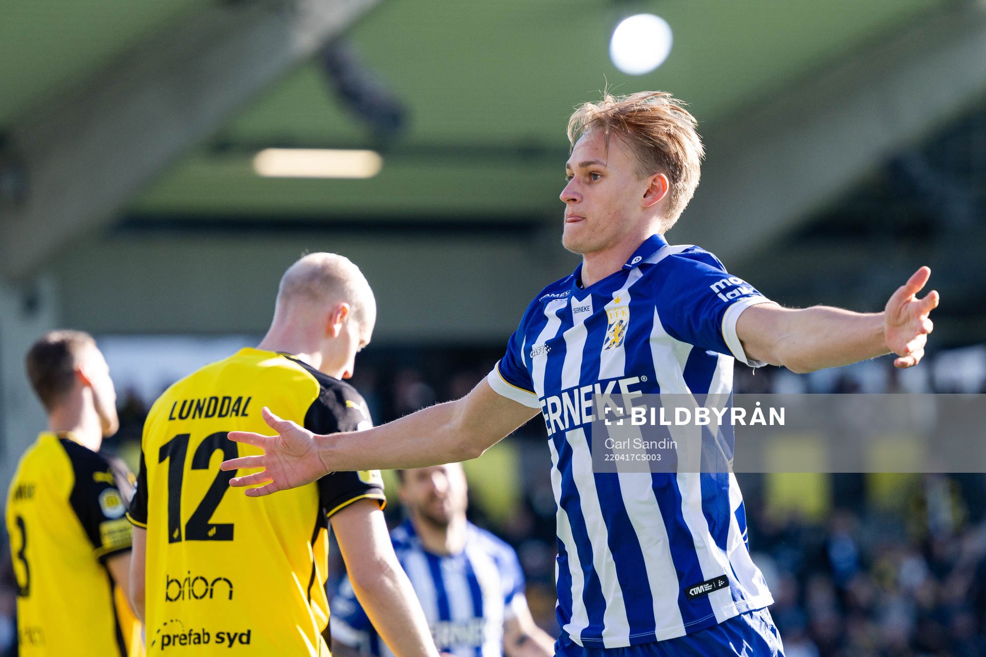 IFK Göteborgs Oscar Vilhelmsson jublar efter 0-1 under fotbollsmatchen i Allsvenskan mellan Häcken och IFK Göteborg den 17 april 2022 i Göteborg.