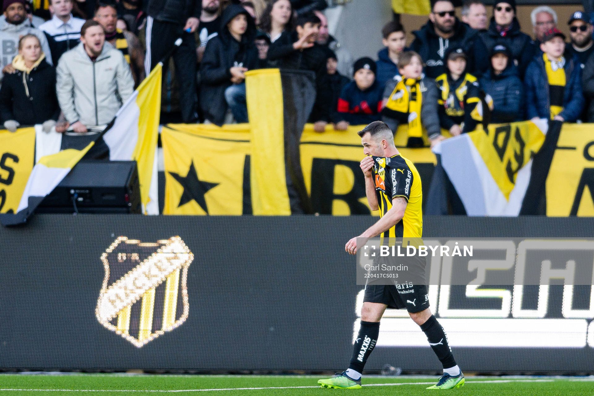 Häckens Kadir Hodzic lämnar planen
