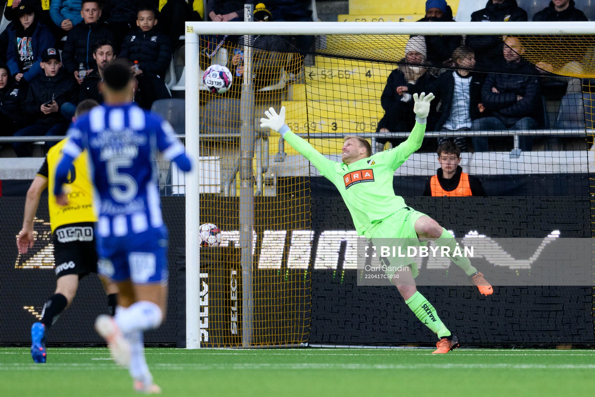 IFK Göteborgs Hosam Aiesh (ej i bild) gör 0-2 bakom