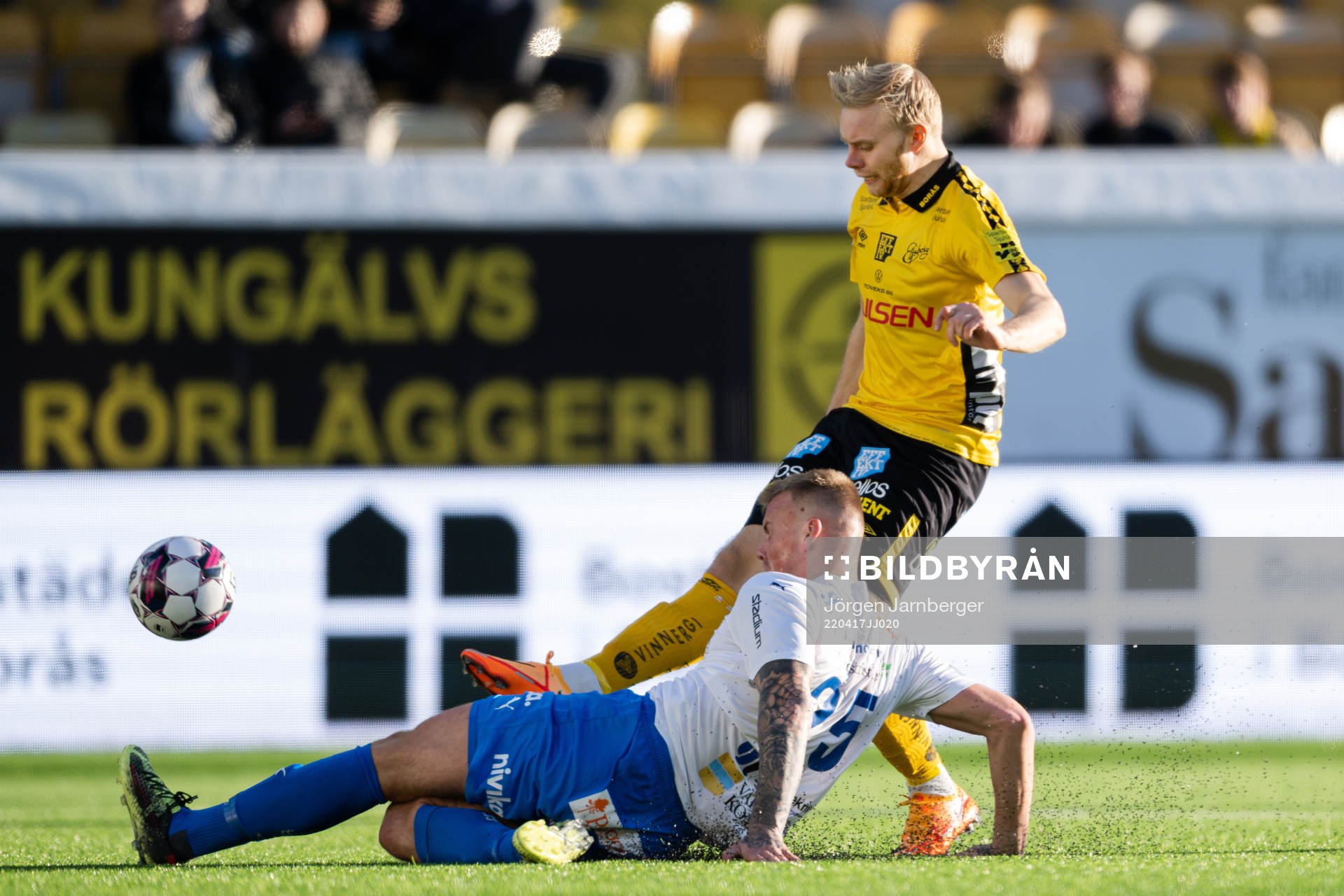Elfsborgs Sveinn Gudjohnsen och Värnamos Victor Eriksson