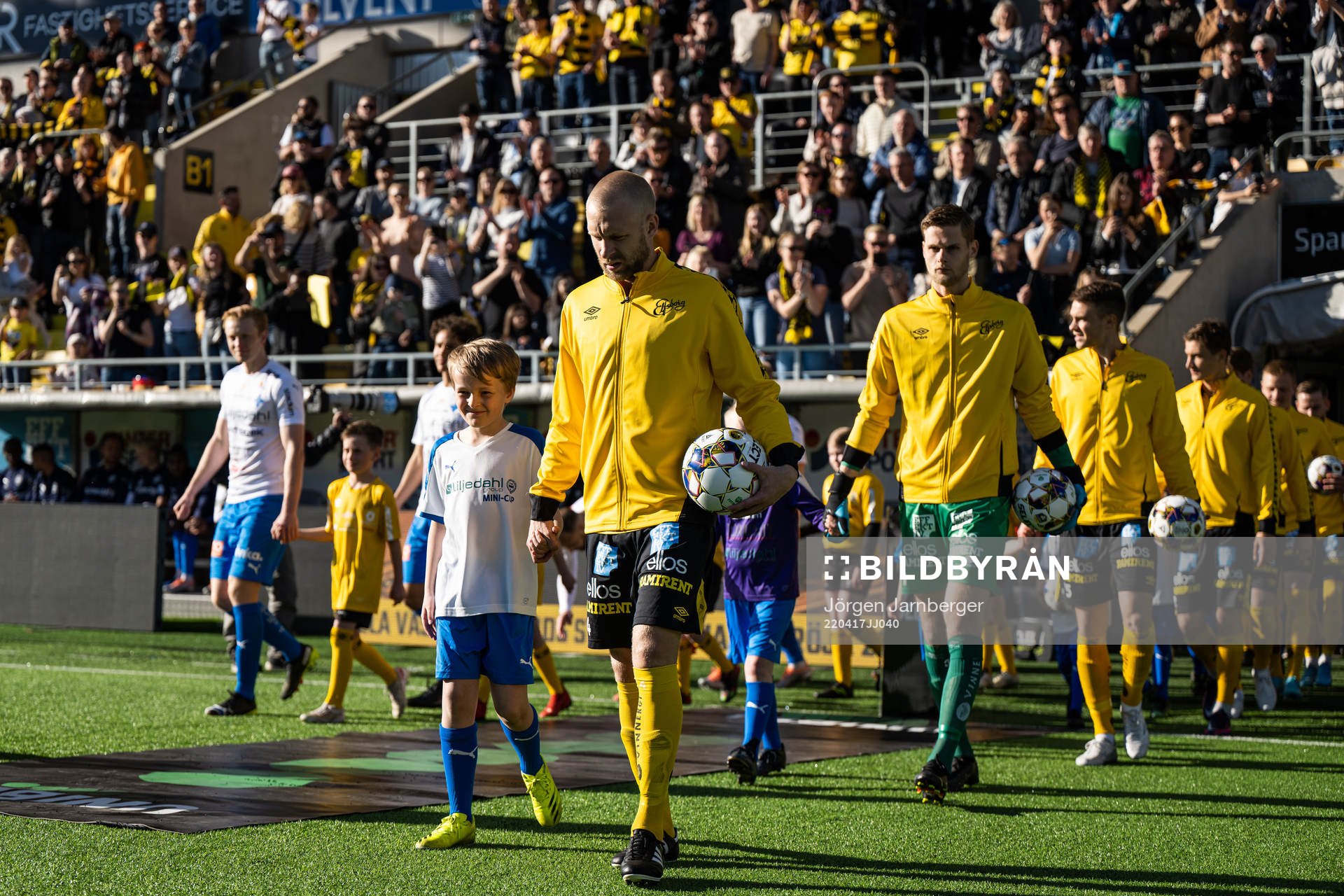 Elfsborgs spelare kommer in på arenan