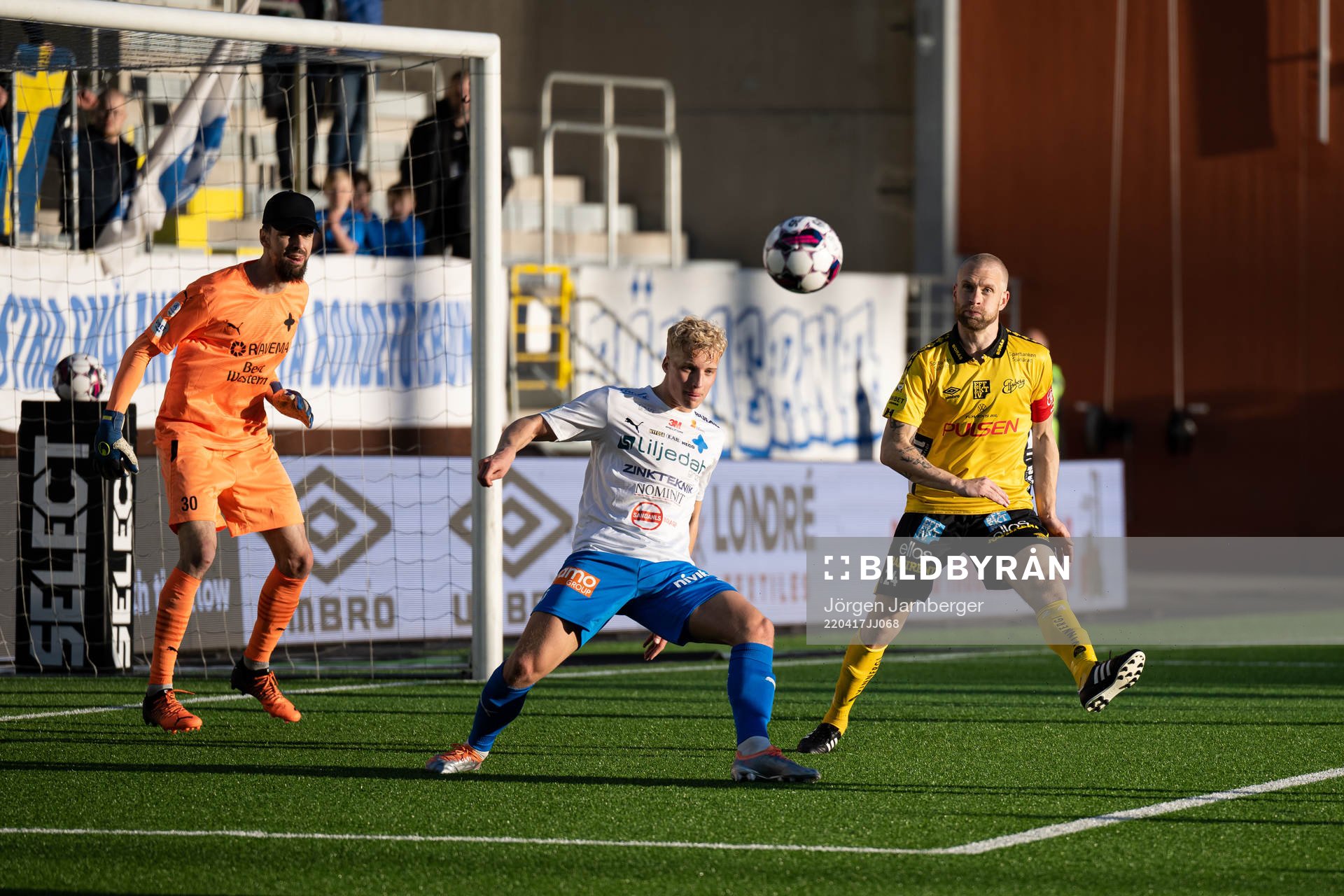 Värnamos målvakt Pilip Vaitsiakhovich och Victor Larsson