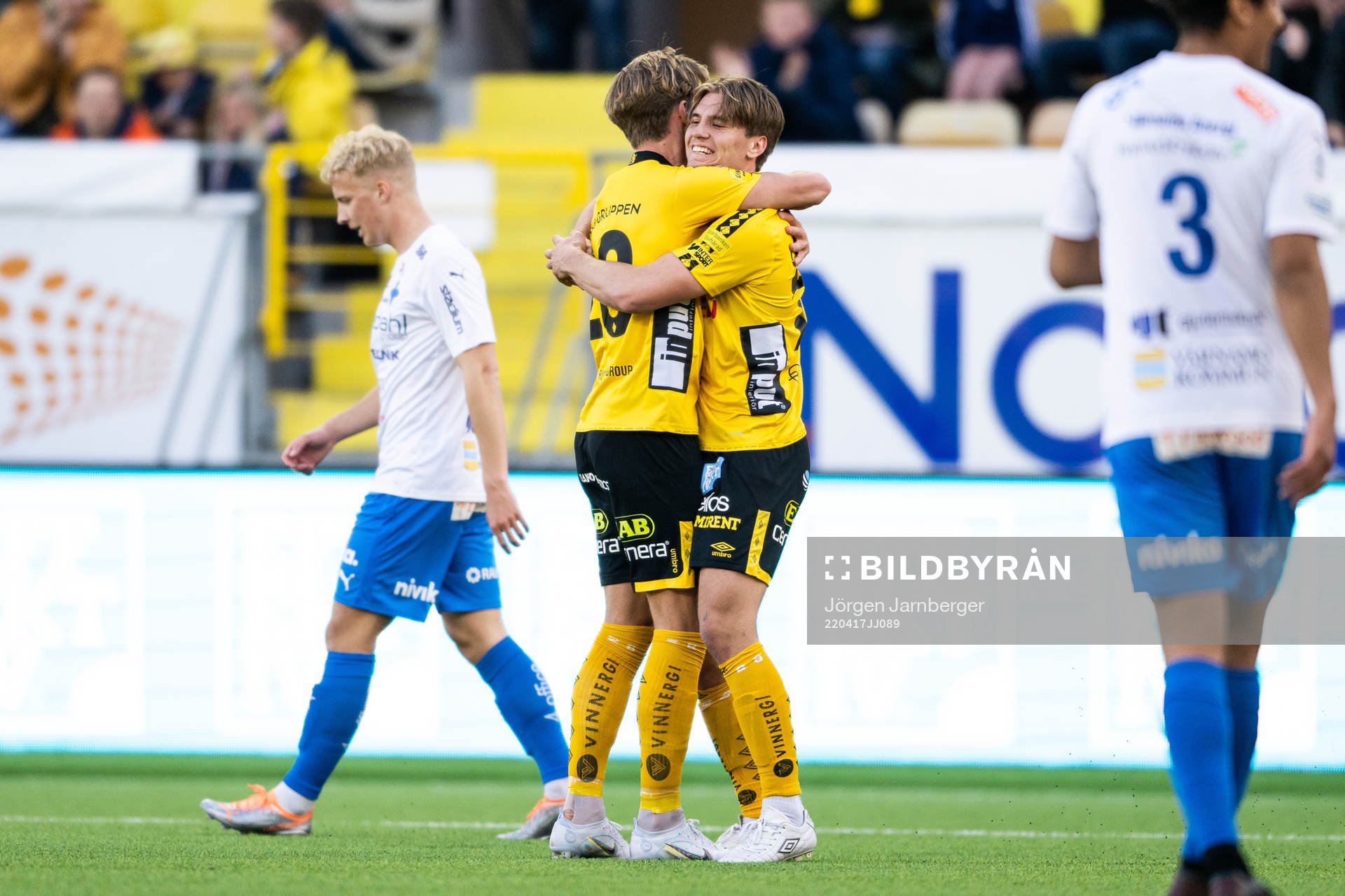 Elfsborgs Noah Söderberg jublar med Oliver Zandén