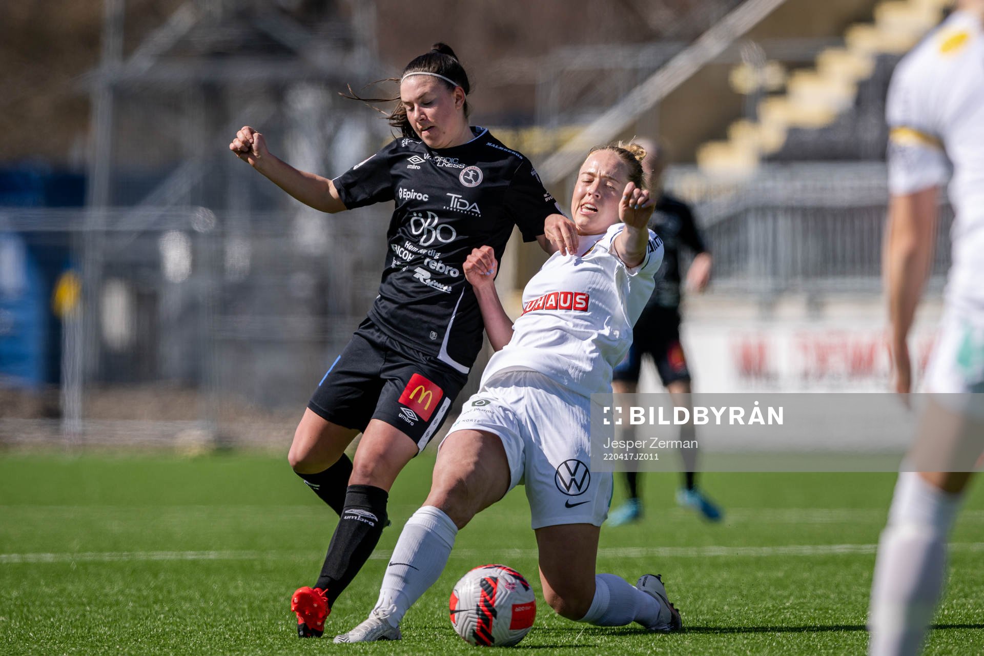 Örebros Emilia Pelgander och Brommapojkarnas Alice Ahlberg