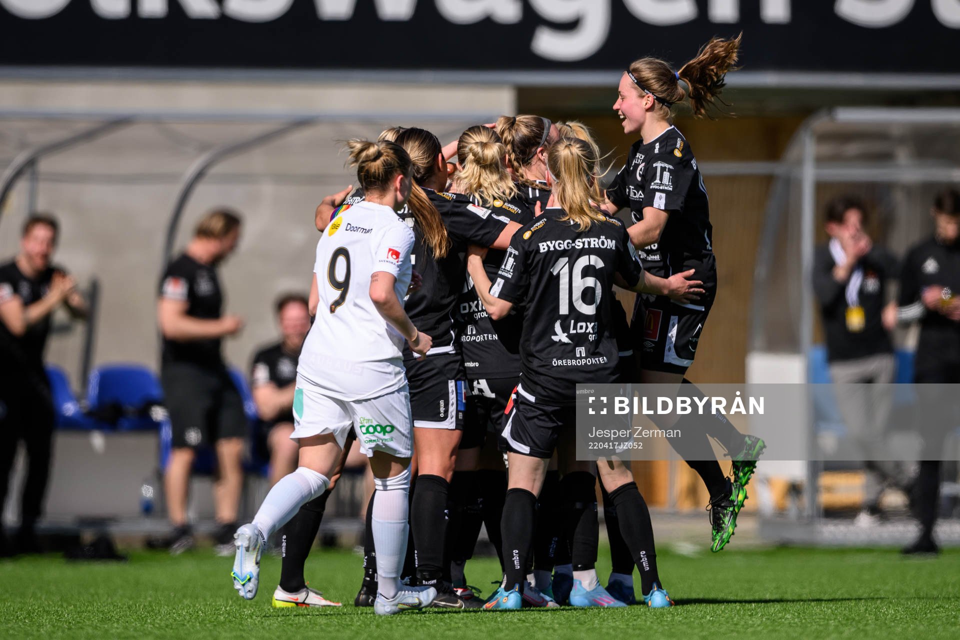 Örebros spelare jublar
