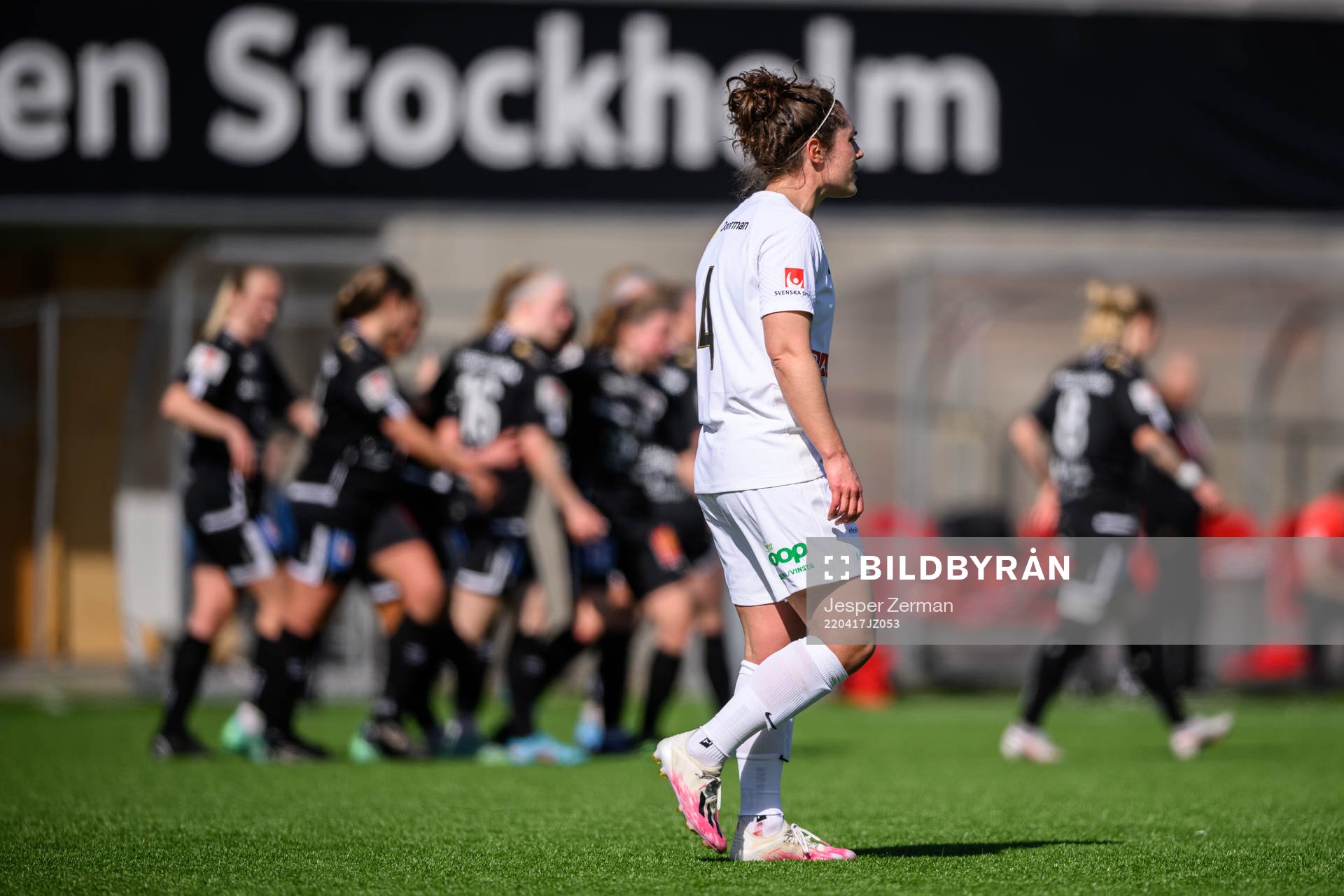 Brommapojkarnas Shannon Woeller deppar
