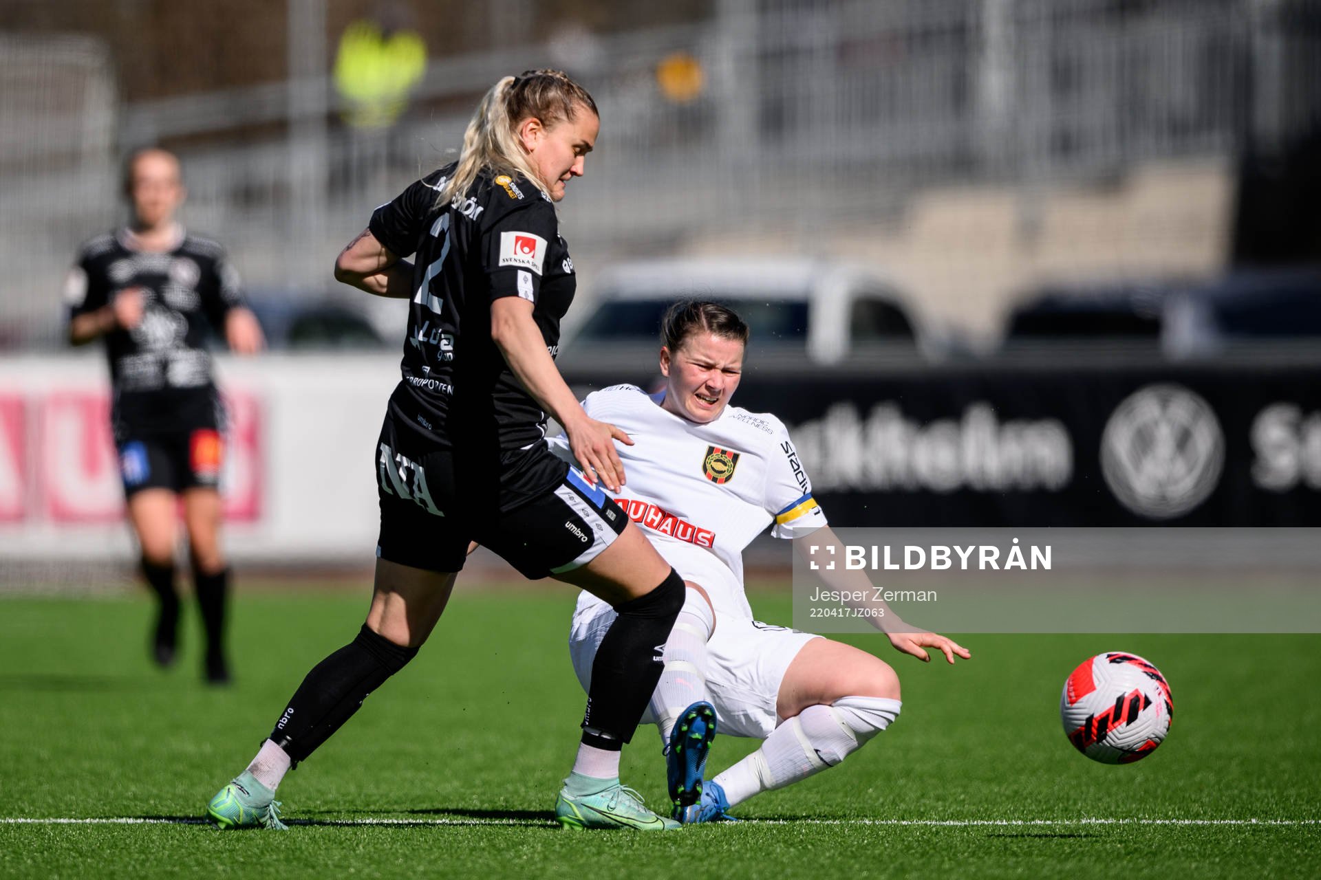 Örebros Elin Pikkujämsä och Brommapojkarnas Frida Boriero