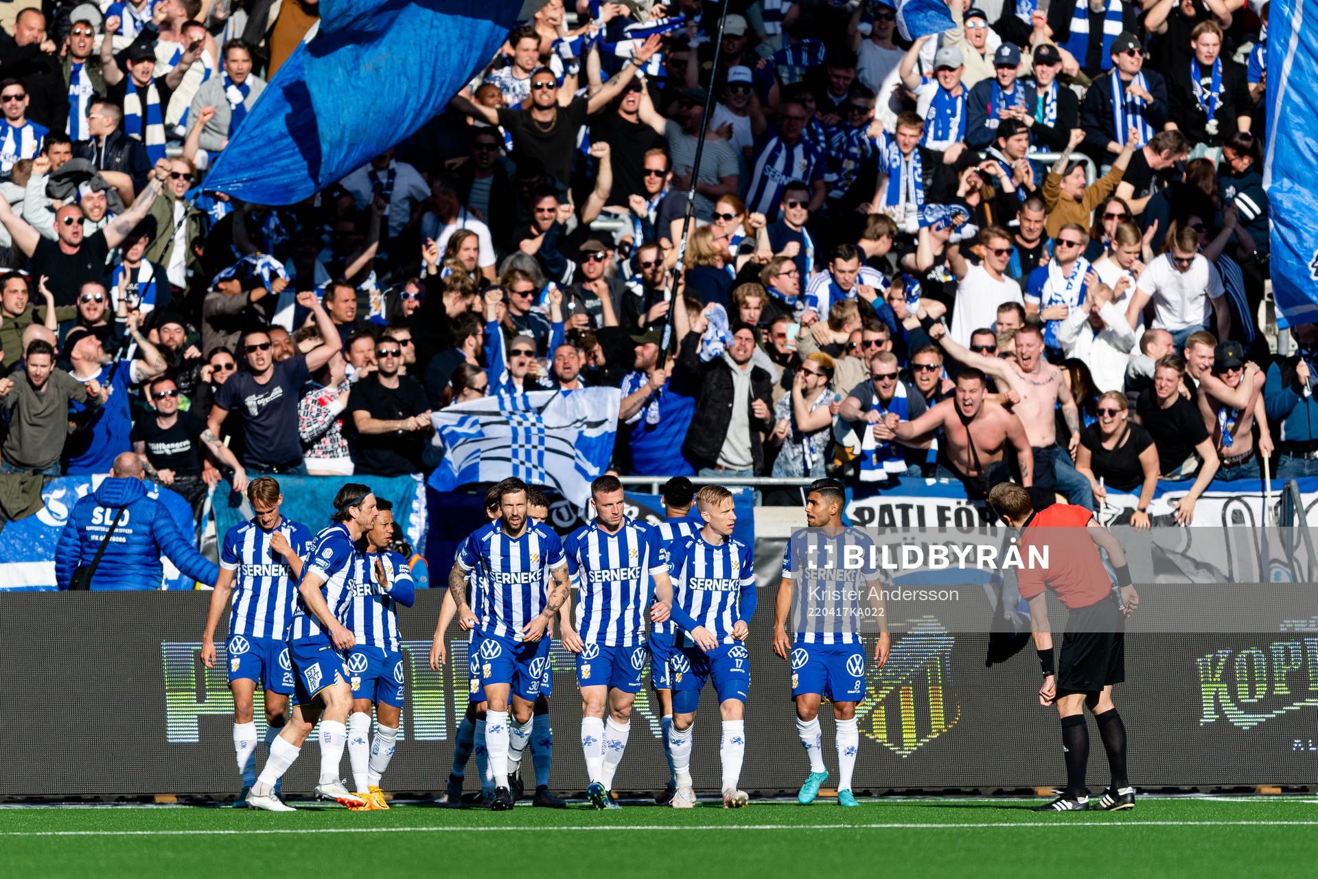 IFK Göteborgs spelare jublar