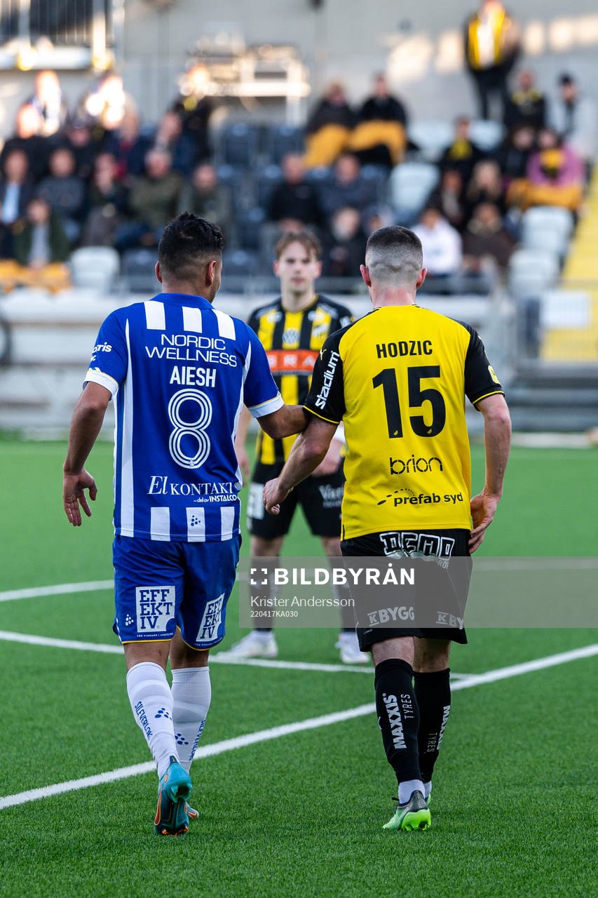 IFK Göteborgs Hosam Aiesh i samtal med Häckens Kadir