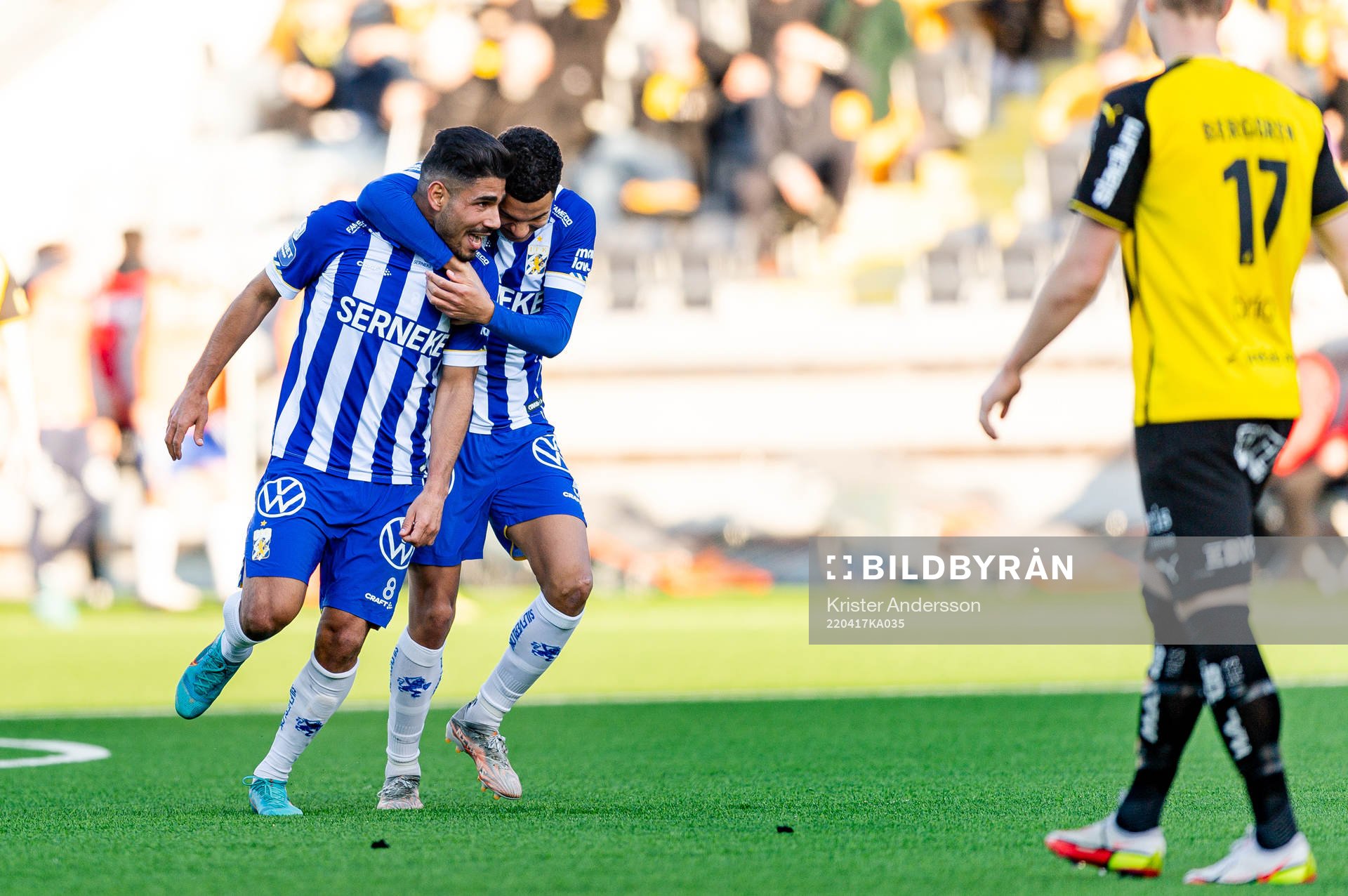 IFK Göteborgs Hosam Aiesh och Alexander Jallow jublar
