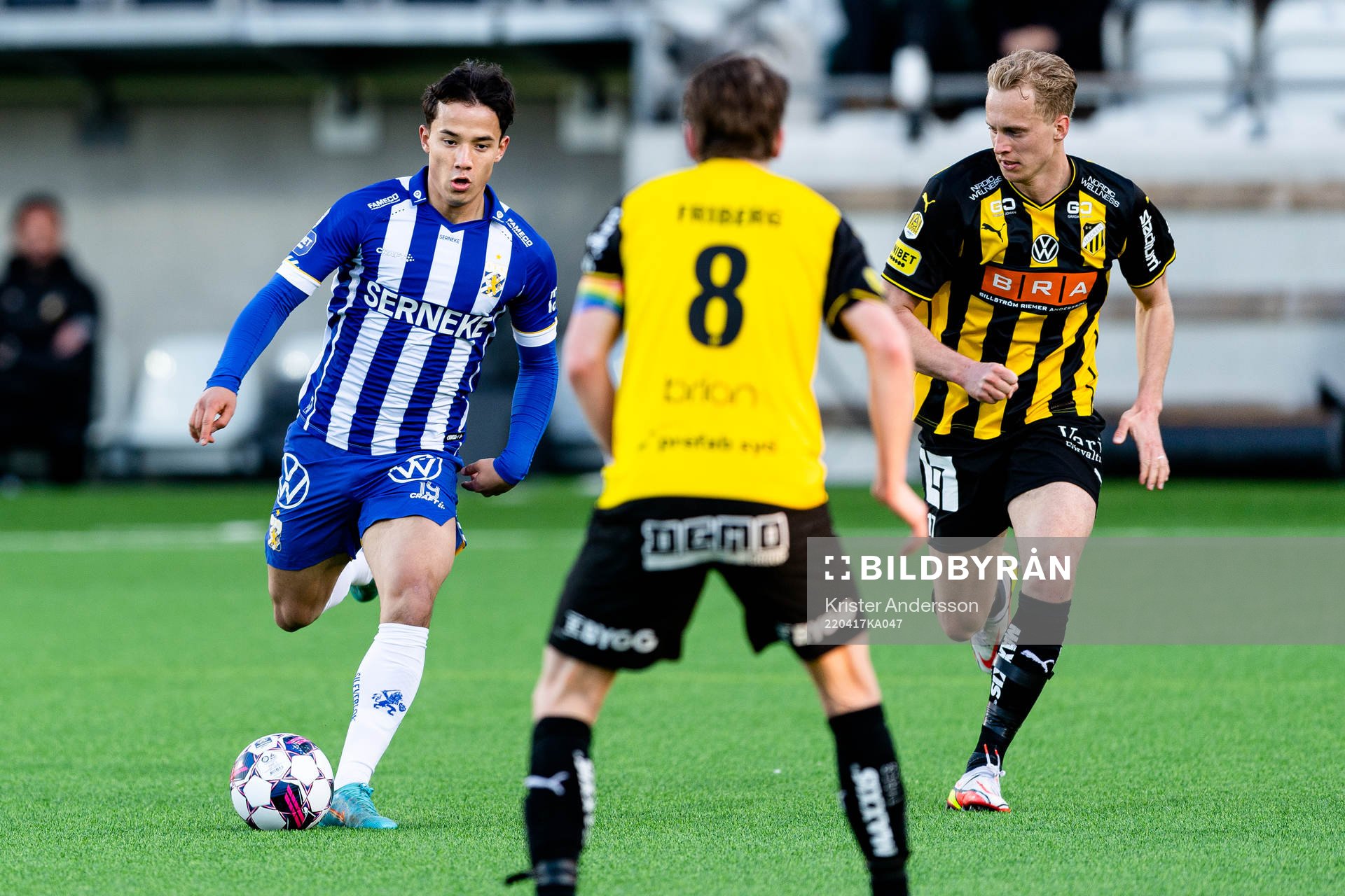 IFK Göteborgs Hussein Carneil och Häckens Gustav Berggren